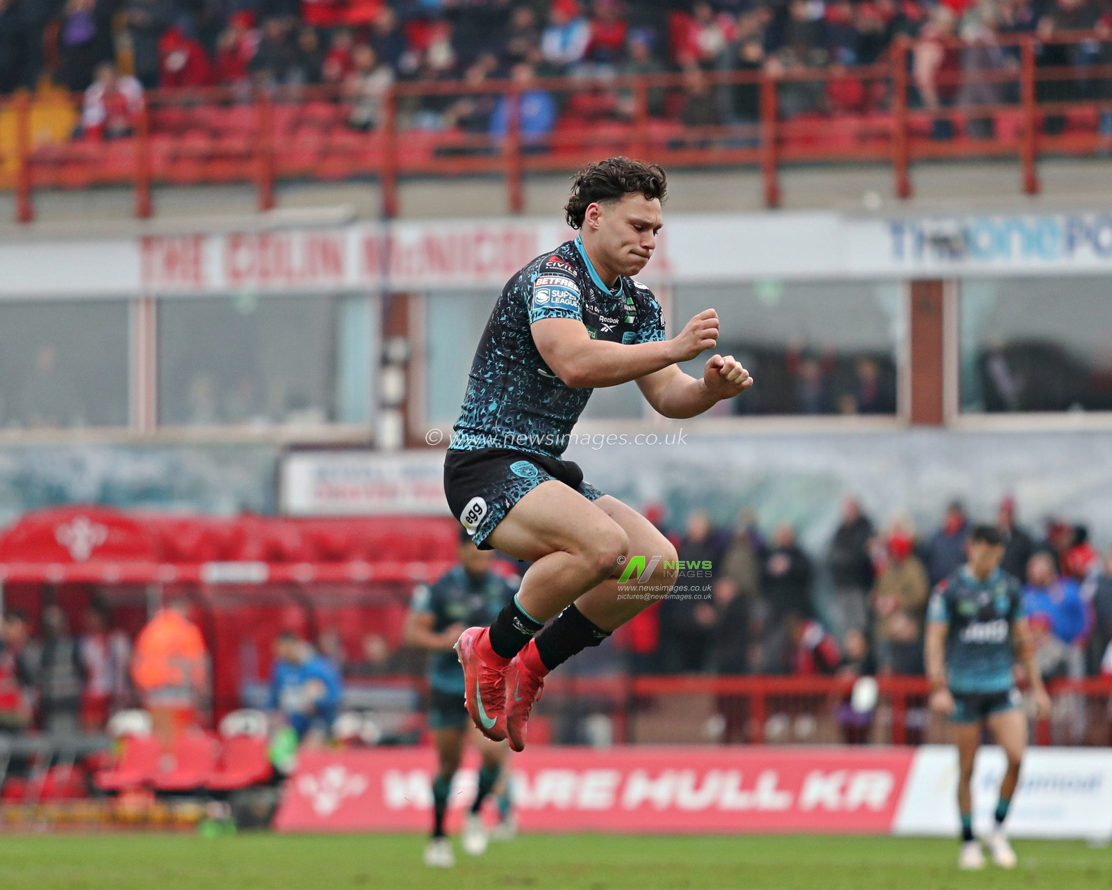 Lachlan Lam of Leigh Leopards jumps during the Betfred Super League Round 5 match Hull KR vs Leigh Leopards at Sewell Group Craven Park, Kingston upon Hull, United Kingdom, 22nd March 2025

(Photo by Sam Eaden/News Images)