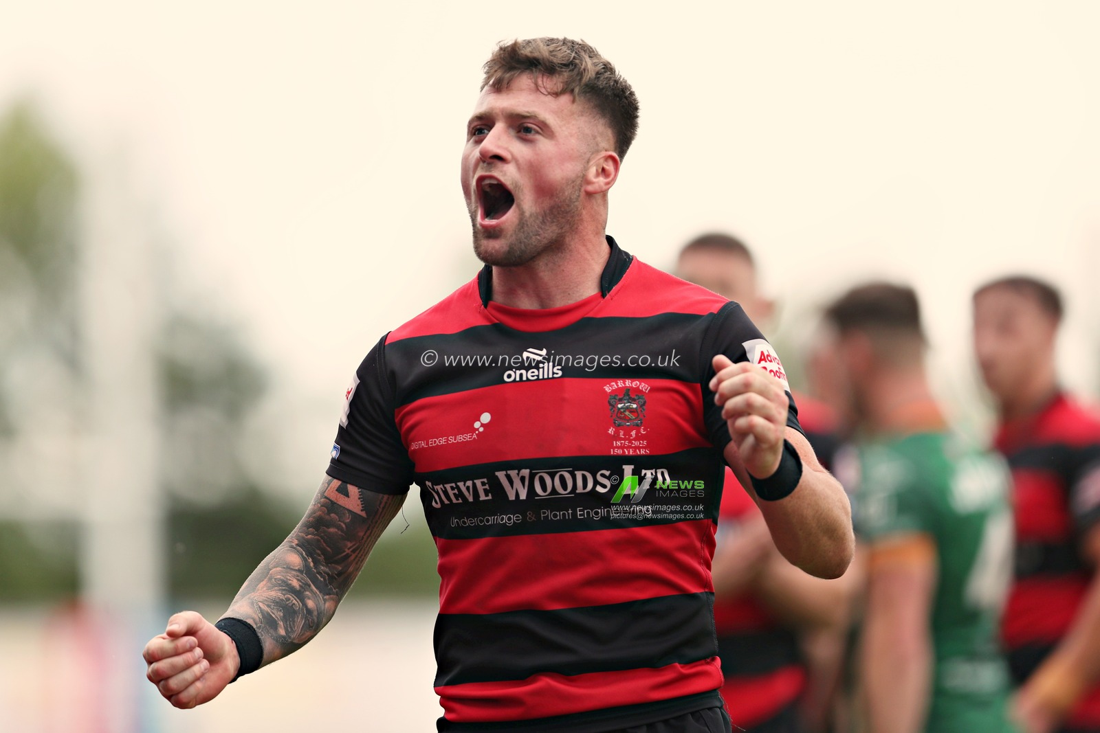 Ryan Johnston of Barrow Raiders applauds the fans after  the Betfred Championship match Hunslet RLFC vs Barrow Raiders at South Leeds Stadium, Leeds, United Kingdom, 22nd June 2025(Photo by Sam Eaden/News Images)