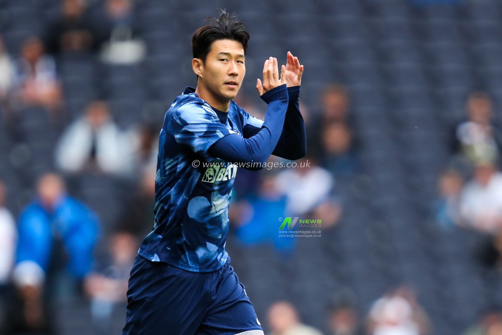 Heung-min Son of Tottenham Hotspur warms up prior to the Premier League match Tottenham Hotspur vs Everton at Tottenham Hotspur Stadium, London, United Kingdom, 24th August 2024

(Photo by Izzy Poles/News Images)