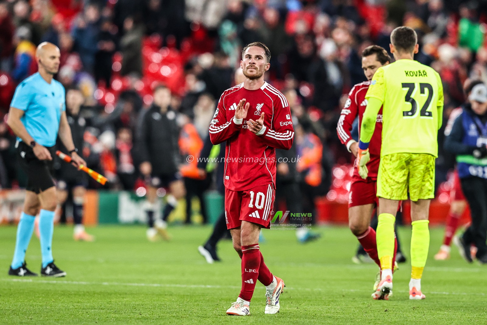 Alexis Mac Allister of Liverpool applauds the fans after the game during the UEFA Champions League Matchday 5 of 8 Liverpool vs PSV Eindhoven at Anfield, Liverpool, United Kingdom, 26th November 2025

(Photo by Alfie Cosgrove/News Images)

*** GER AUT SUI OUT ***