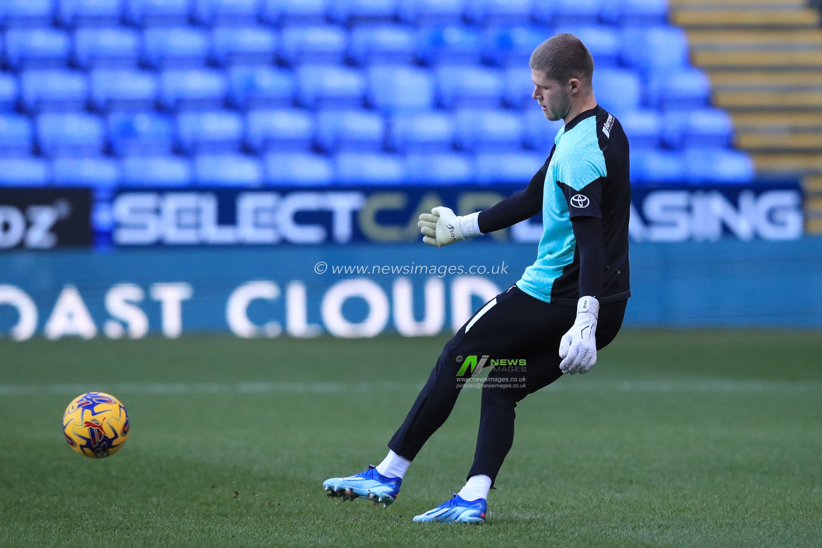 Ben Killip #23 of Barnsley in the pregame warmup session during the Sky Bet League 1 match Reading vs Barnsley at Select Car Leasing Stadium, Reading, United Kingdom, 9th December 2023

(Photo by Alfie Cosgrove/News Images)