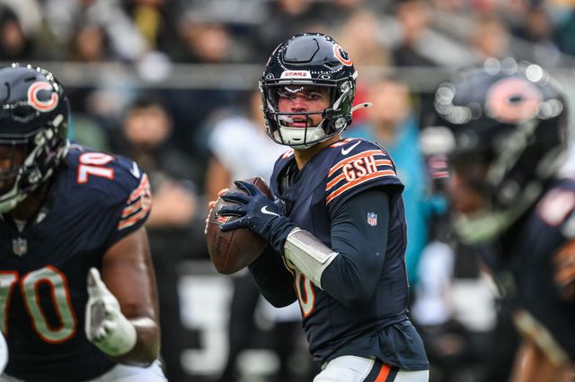 Caleb Williams of the Chicago Bears looks for a receiver down field during the Week 6 match Chicago Bears vs Jacksonville Jaguars at Tottenham Hotspur Stadium, London, United Kingdom, 13th October 2024

(Photo by Craig Thomas/News Images)