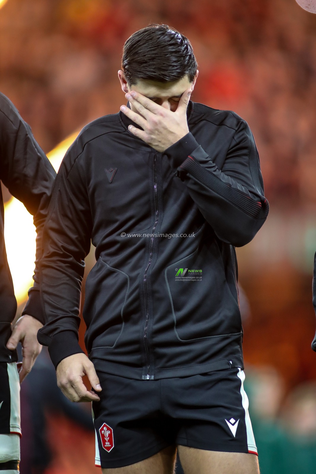 Louis Rees-Zammit of Wales is emotional after the national anthem during the Quilter Nations Series 2025 match Wales vs Japan at Principality Stadium, Cardiff, United Kingdom, 15th November 2025

(Photo by Andrew Lewis/News Images)

*** GER AUT SUI OUT ***