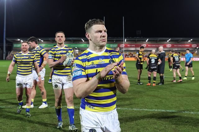 George Williams of Warrington Wolves applauds the fans during the Betfred Super League Round 4 match York Knights vs Warrington Wolves at LNER Community Stadium, York, United Kingdom on 06 March 2026

(Photo by Mark Cosgrove/News Images)