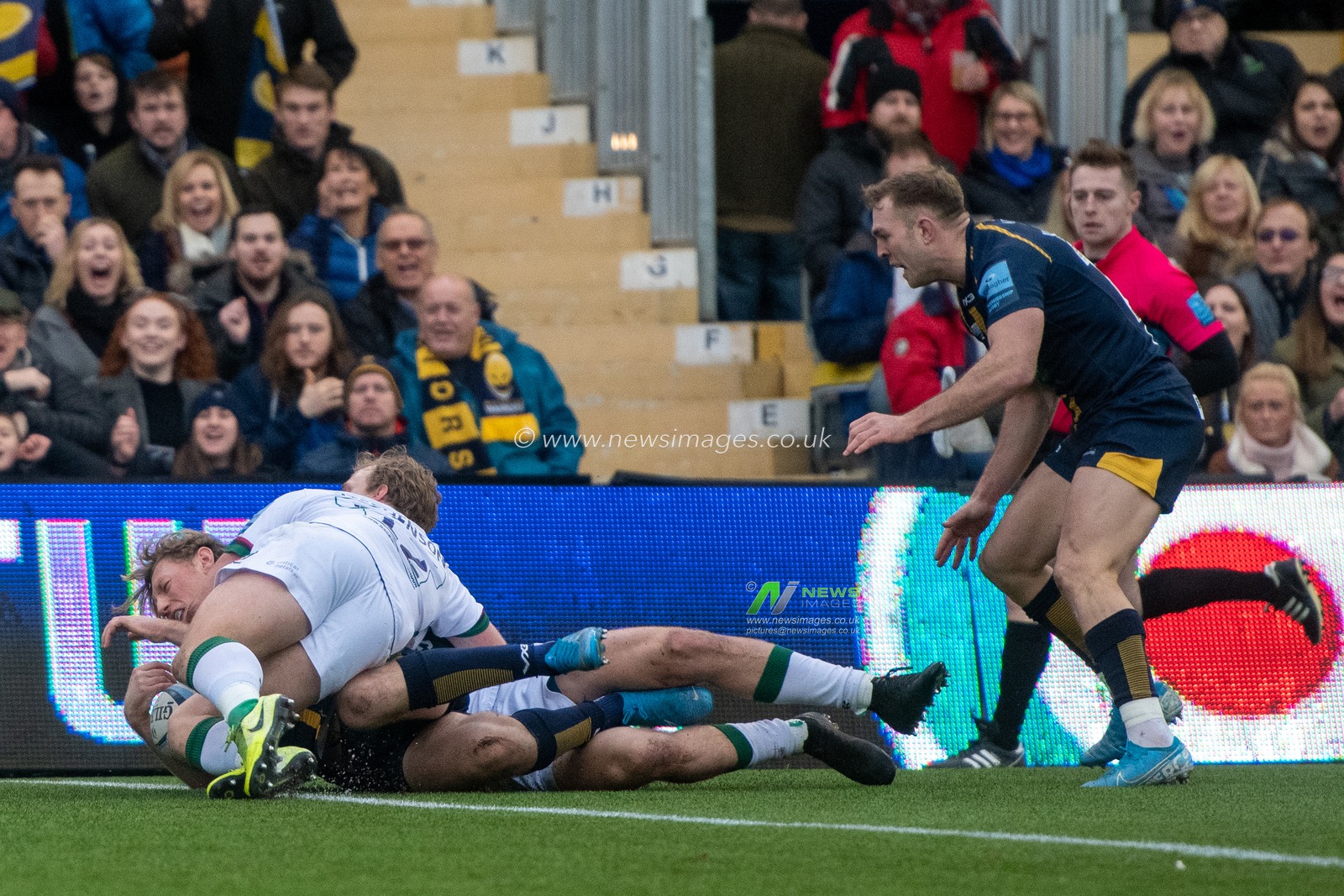 28th December 2019, Sixways Stadium, Worcester, England; Gallagher Premiership, Worcester Warriors v London Irish : Tom Howe (11) of Worcester Warriors goes over the try line but referee Ian Tempest calls no try

Credit: Gareth Dalley/News Images
