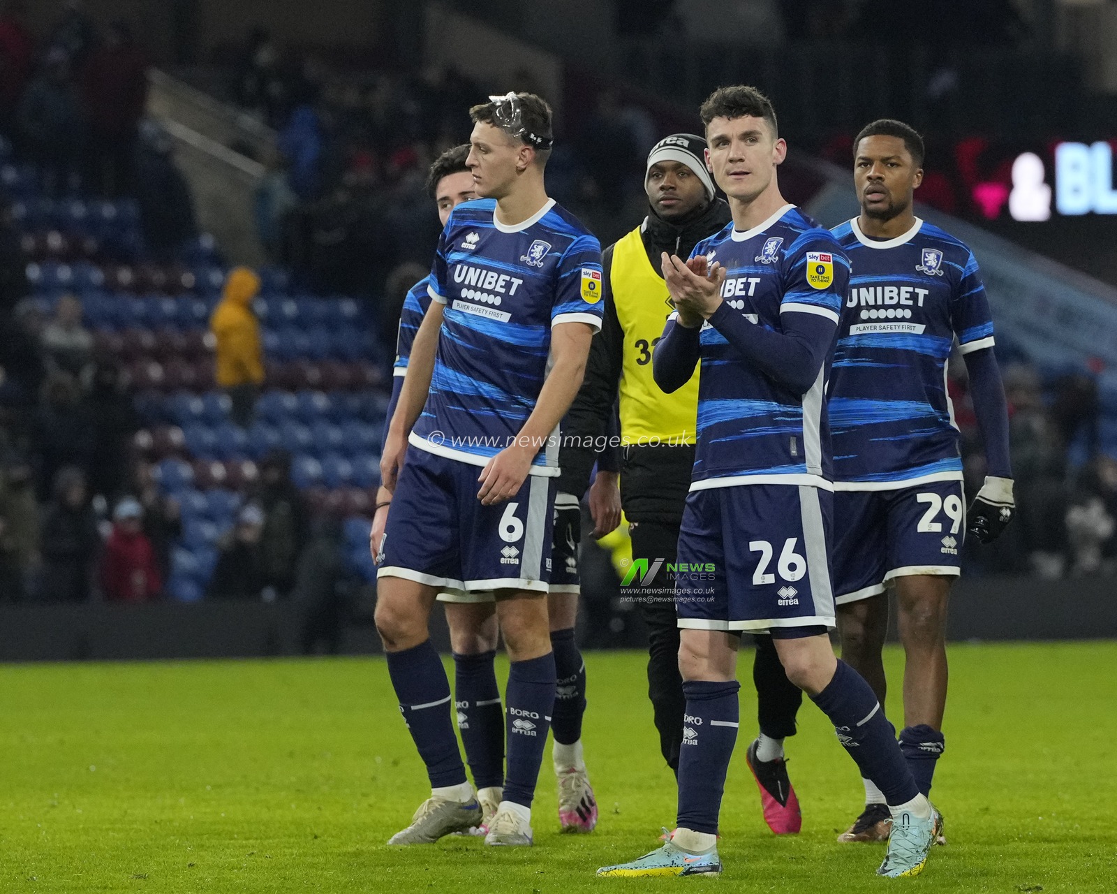 Darragh Lenihan #26 of Middlesbrough salutes the fans after the Sky Bet Championship match Burnley vs Middlesbrough at Turf Moor, Burnley, United Kingdom, 17th December 2022

(Photo by Steve Flynn/News Images)