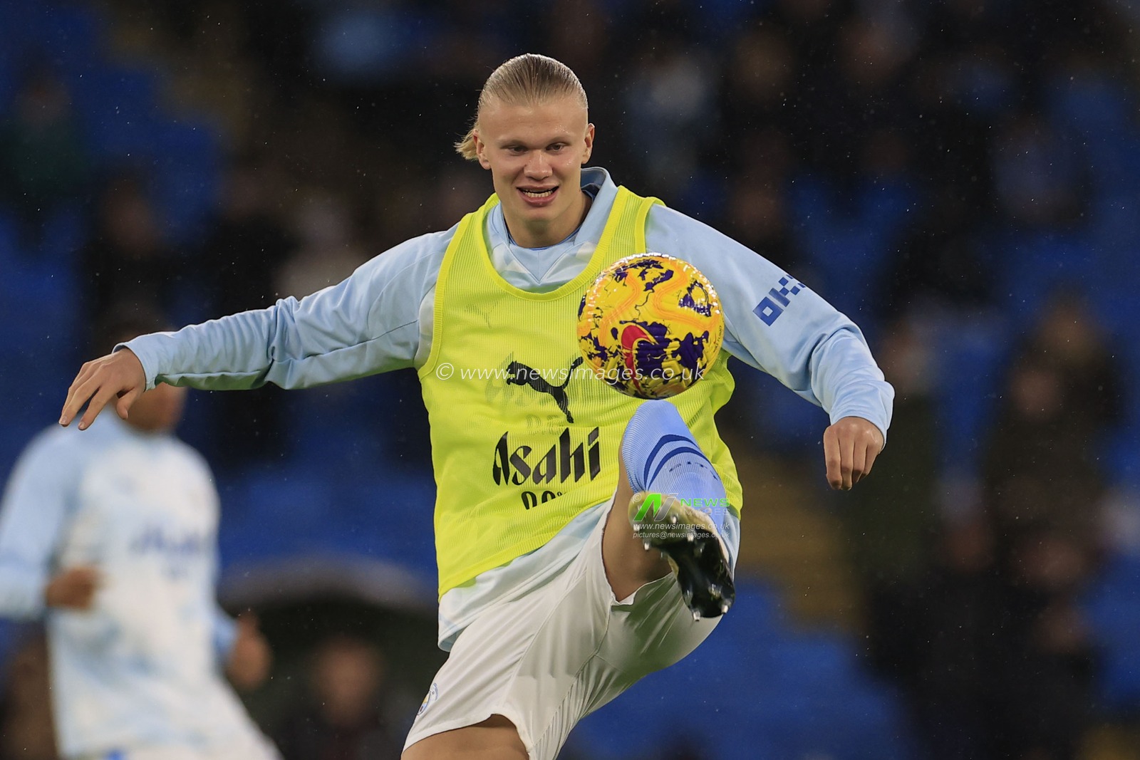 Erling Haaland of Manchester City during the warm up ahead of the Premier League match Manchester City vs Chelsea at Etihad Stadium, Manchester, United Kingdom, 17th February 2024

(Photo by Conor Molloy/News Images)