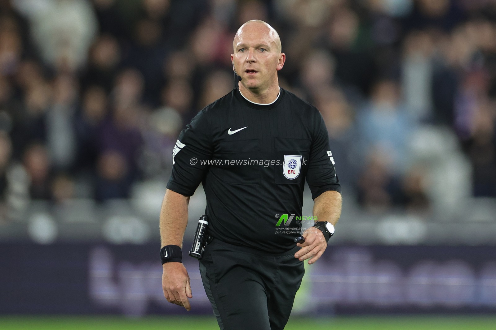 Referee Simon Hooper during the Carabao Cup Fourth Round match West Ham United vs Arsenal at London Stadium, London, United Kingdom, 1st November 2023

(Photo by Mark Cosgrove/News Images)