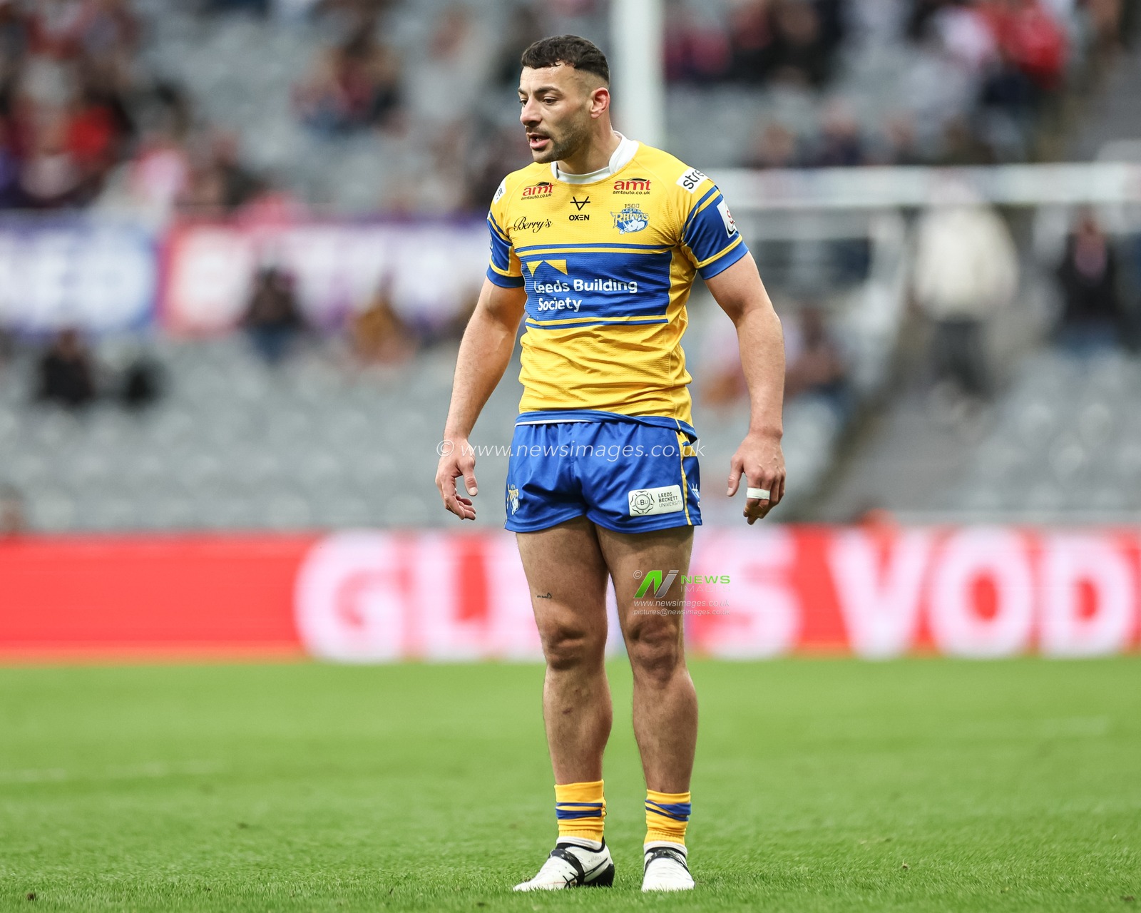 Jake Connor of Leeds Rhinos during the Betfred Magic Weekend 2025 match St Helens vs Leeds Rhinos at St. James's Park, Newcastle, United Kingdom, 3rd May 2025

(Photo by Mark Cosgrove/News Images)