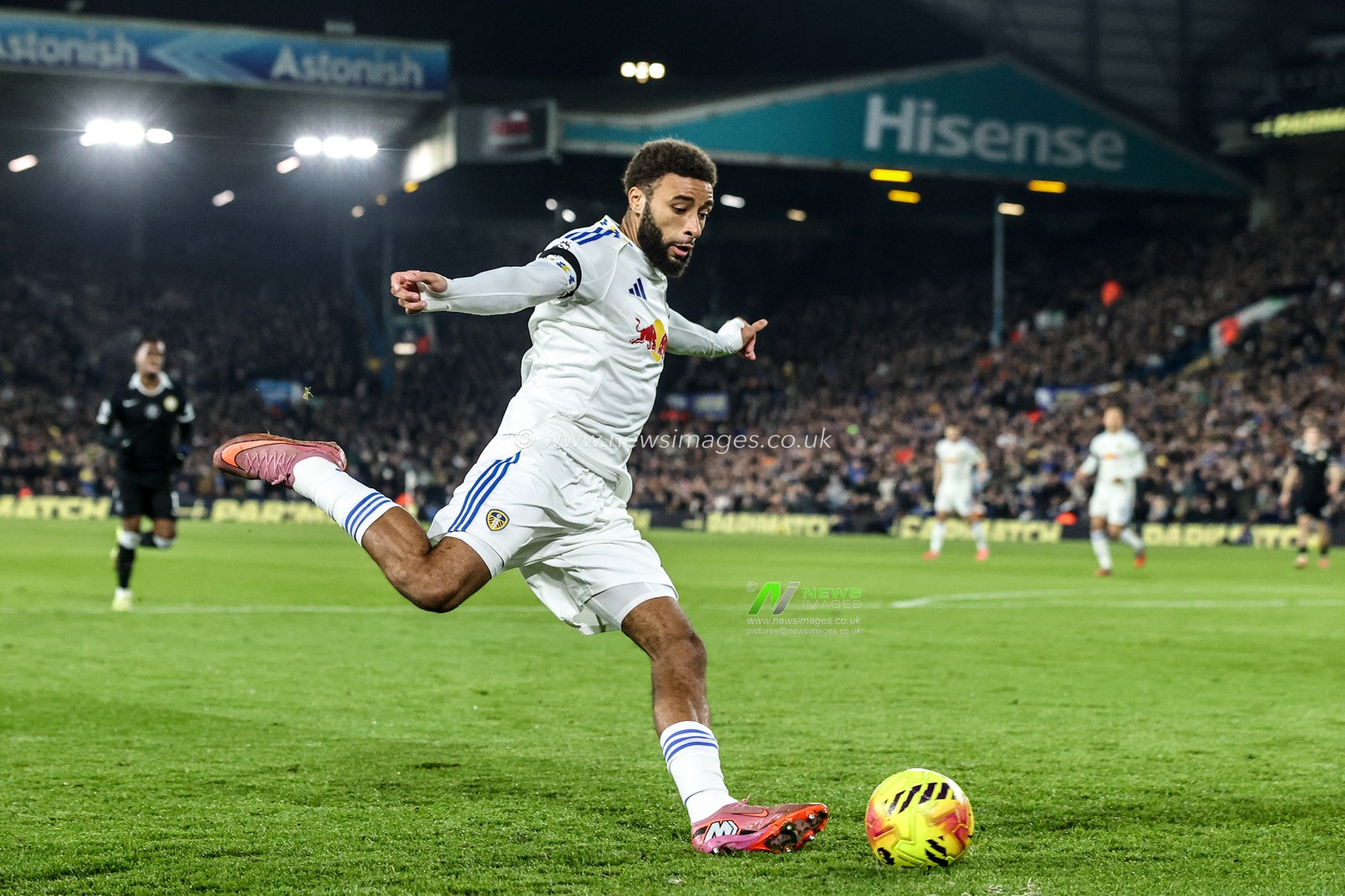 Jayden Bogle of Leeds United in action during the Premier League match Leeds United vs Chelsea at Elland Road, Leeds, United Kingdom, 3rd December 2025

(Photo by Alfie Cosgrove/News Images)

*** GER AUT SUI OUT ***