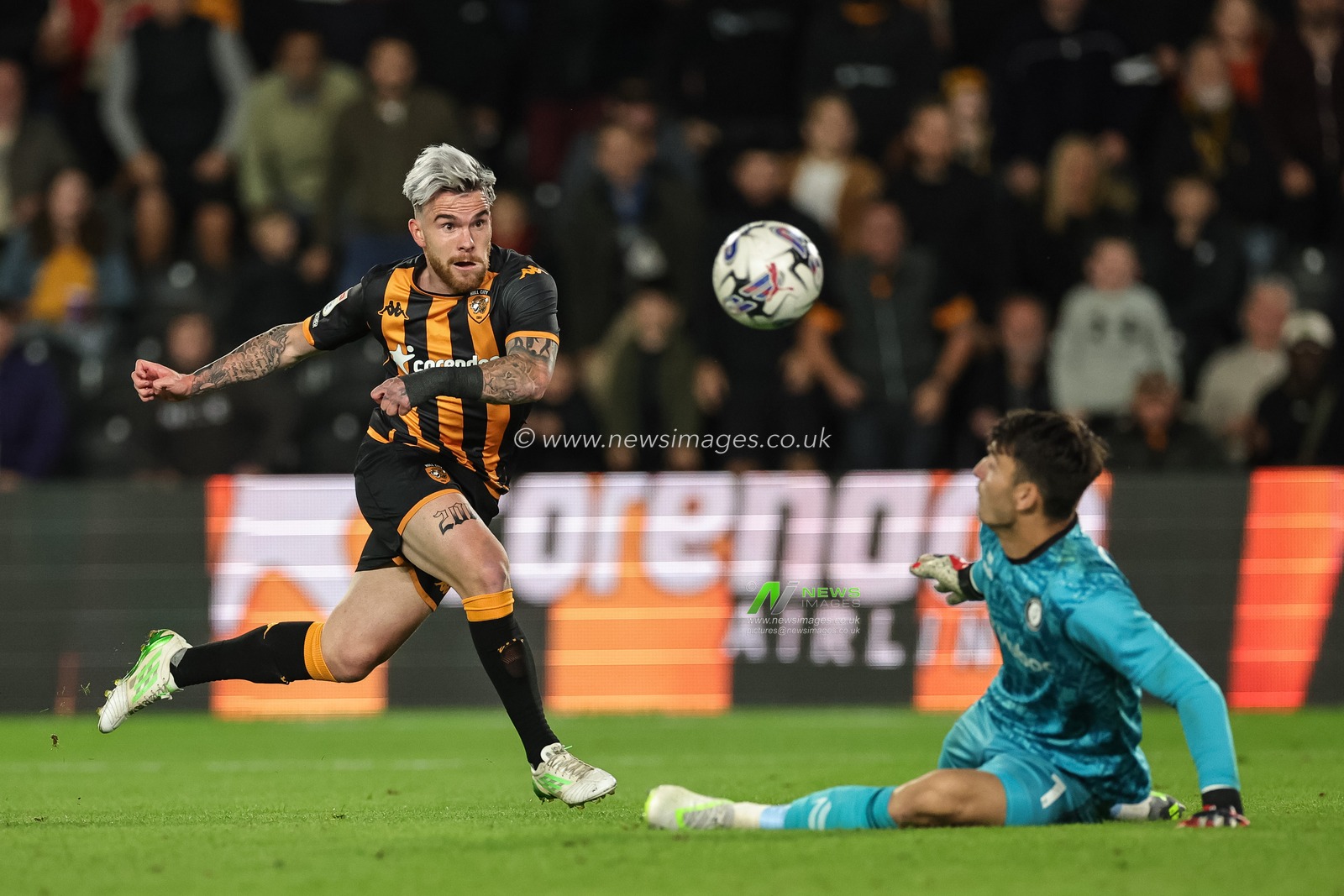 Max O'Leary #1 of Bristol City saves a one-on-one shot from Aaron Connolly #44 of Hull City during the Sky Bet Championship match Hull City vs Bristol City at MKM Stadium, Hull, United Kingdom, 25th August 2023

(Photo by Mark Cosgrove/News Images)