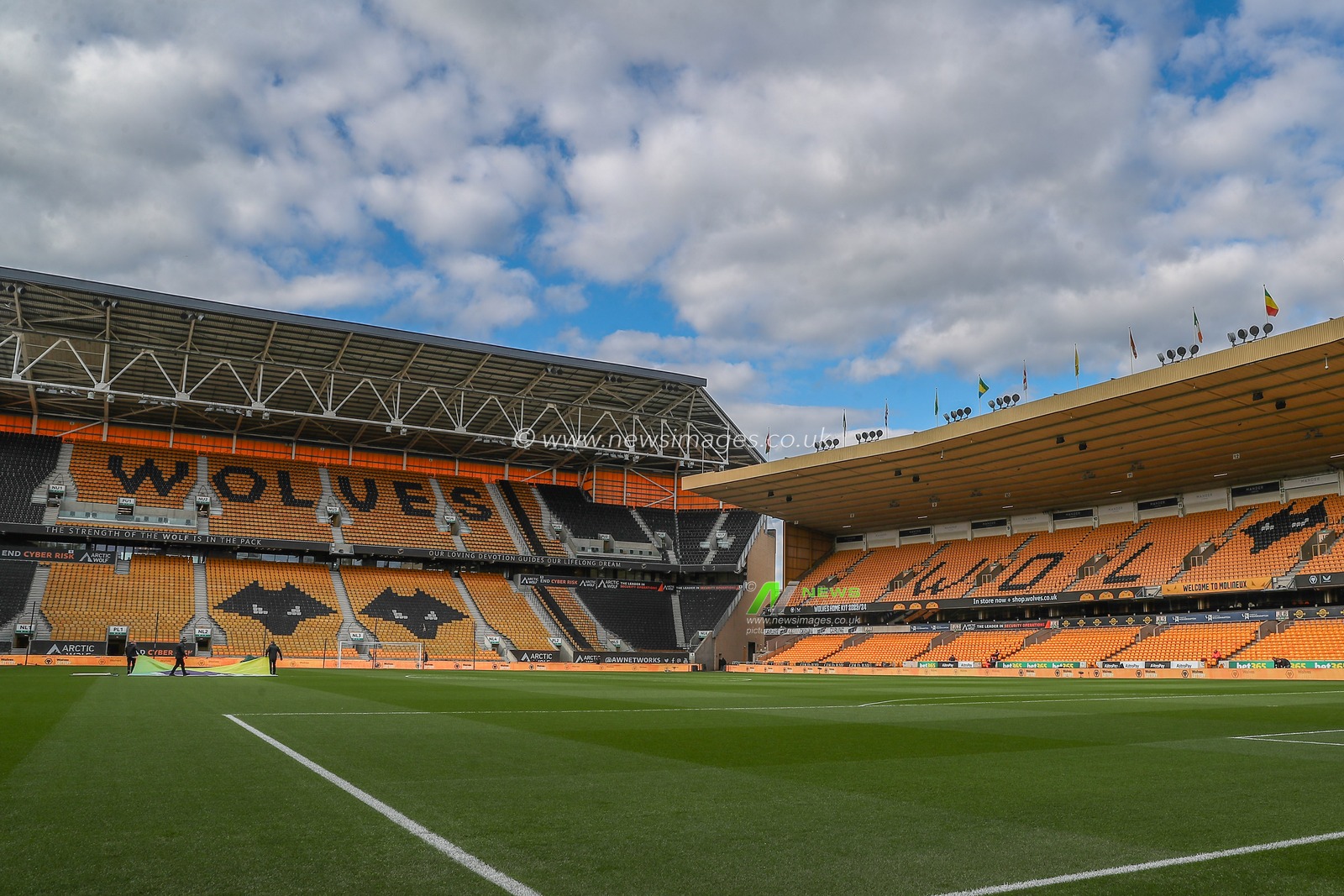 A general view of the Molineux during the Premier League match Wolverhampton Wanderers vs Bournemouth at Molineux, Wolverhampton, United Kingdom, 24th April 2024

(Photo by Gareth Evans/News Images)