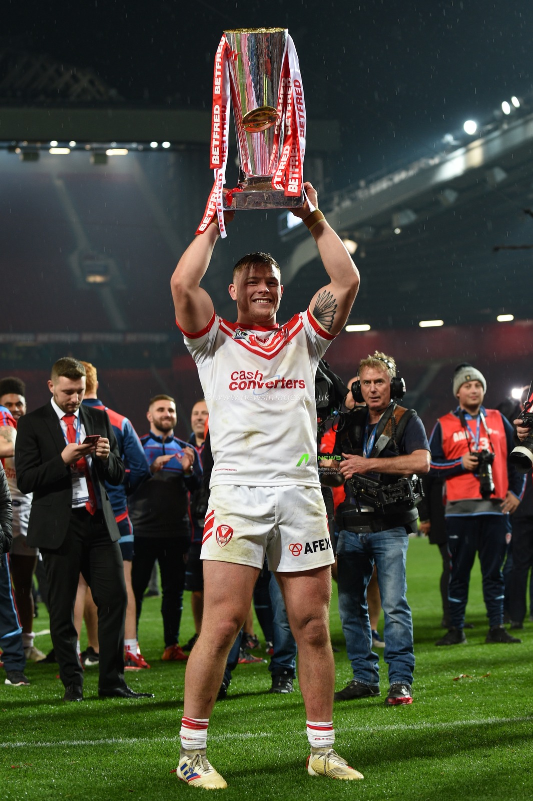 12th October 2019, Old Trafford, Manchester, England; The Grand Final 2019, Saint Helens v Salford Red Devils : Morgan Knowles (15) of Saint Helens celebrates in front of fans

Credit: Richard Long/News Images