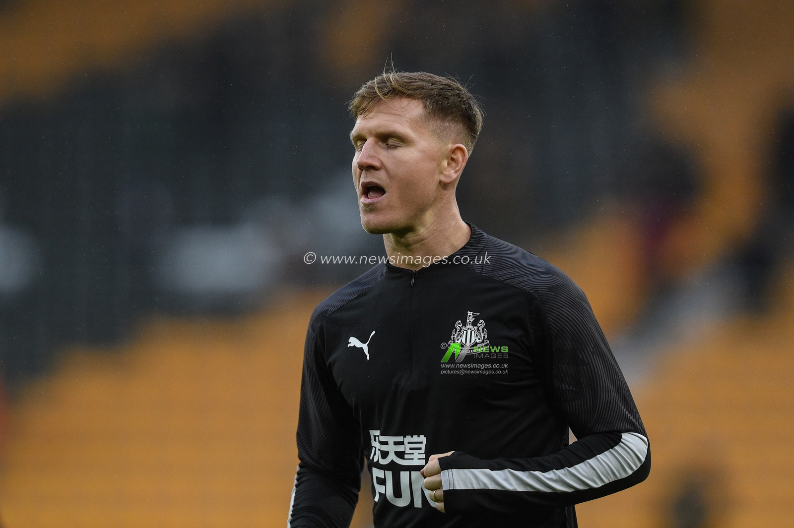 11th January 2020, Molineux, Wolverhampton, England; Premier League, Wolverhampton Wanderers v Newcastle United : Matt Ritchie (11) of Newcastle United during the pre match warm up.

Credit: Richard Long/News Images