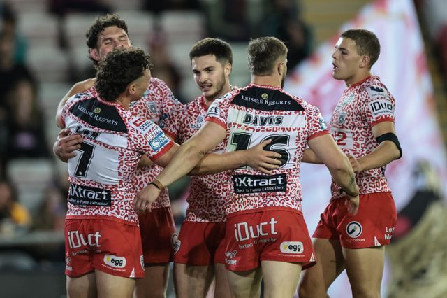 \l116\celebrates his try with team mates during the Betfred Super League Round 23 match Leigh Leopards vs Salford Red Devils at Leigh Sports Village, Leigh, United Kingdom, 22nd August 2025

(Photo by Mark Cosgrove/News Images)