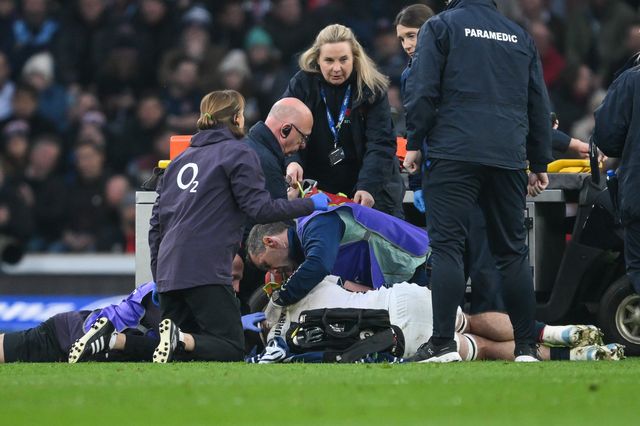 Tom Curry of England receives treatment for an injiuryduring the Autumn Nations Series match England vs Australia at Allianz Stadium, Twickenham, United Kingdom, 8th November 2024

(Photo by Craig Thomas/News Images)