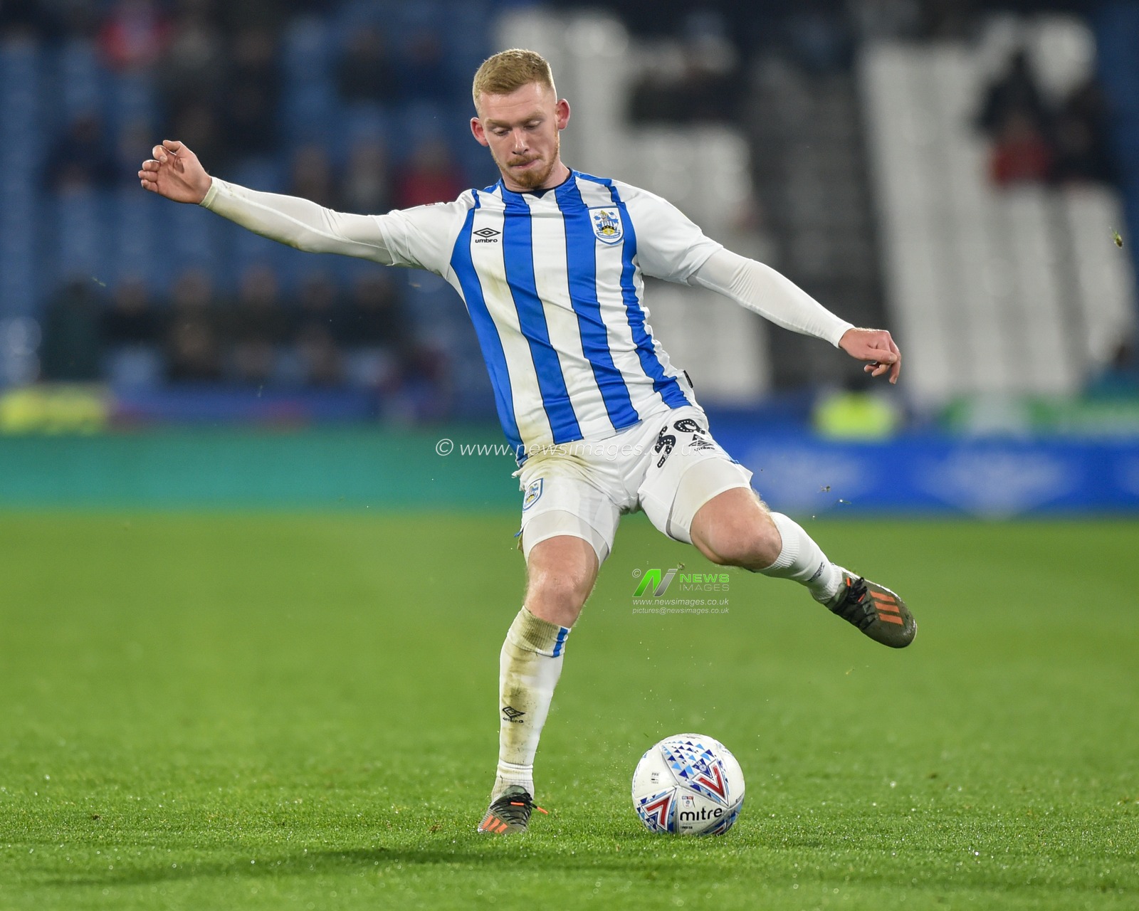 26th November 2019, John Smith's Stadium, Huddersfield, England; Sky Bet Championship, Huddersfield Town v Swansea City : Lewis O'Brien (39) of Huddersfield Town with the ball 

Credit: Dean Williams/News Images