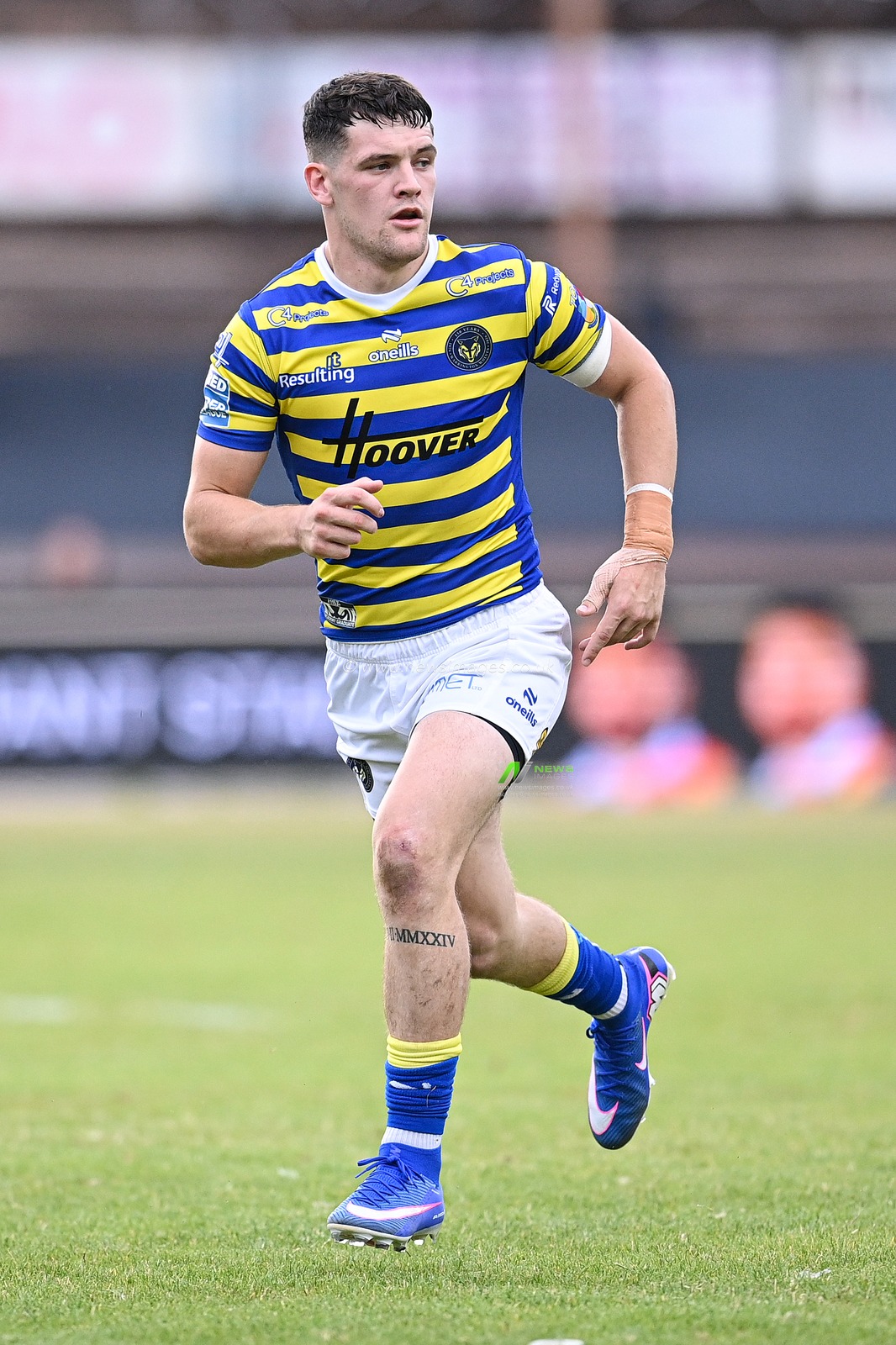 Jake Thewlis of Warrington Wolves during the Betfred Super League round 22 match Bradford Bulls vs Warrington Wolves at Odsal Stadium, Bradford, United Kingdom on 08 August 2026

(Photo by Ben Roberts/News Images)