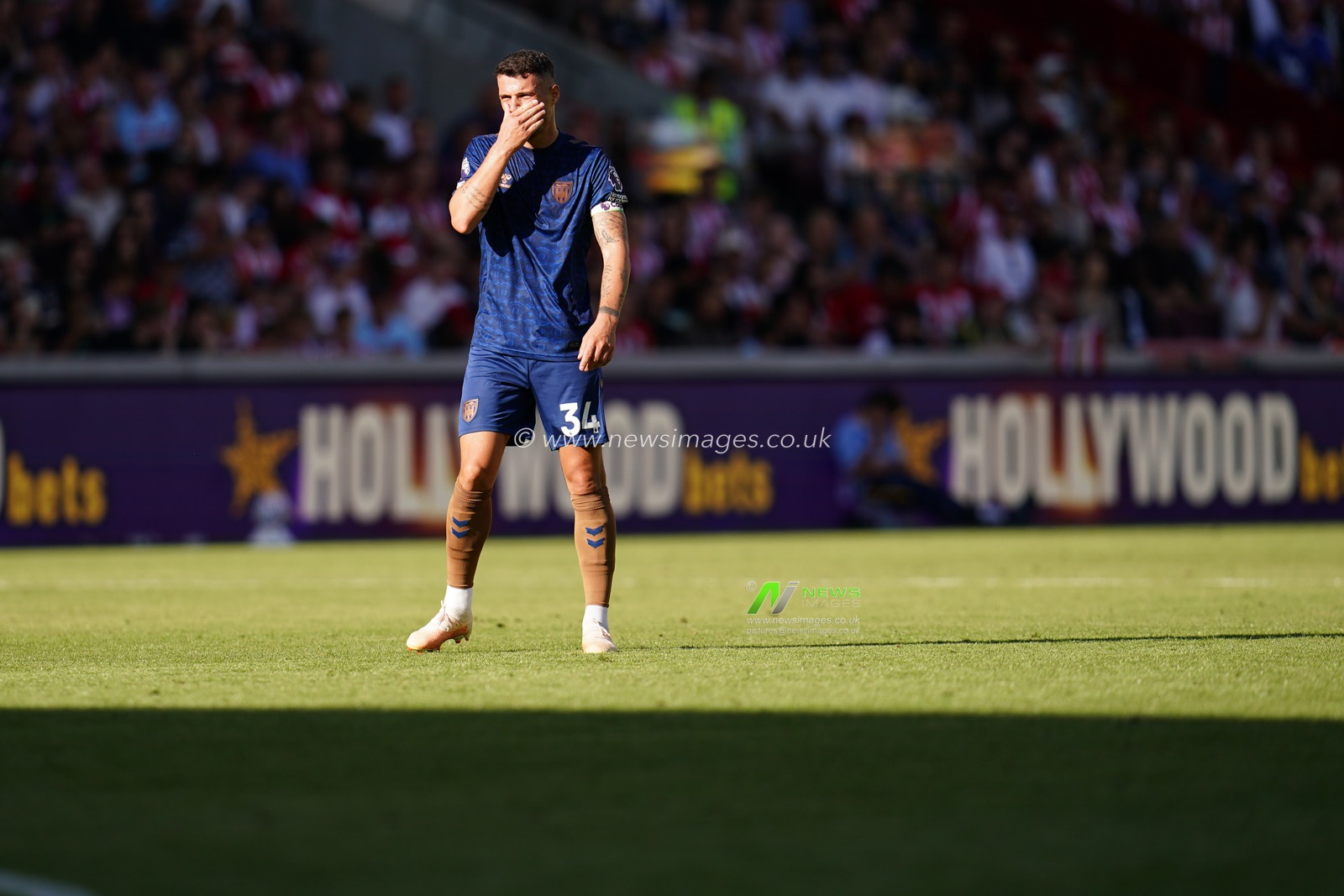 Granit Xhaka of Sunderland during the Premier League match Brentford vs Sunderland at GTECH Community Stadium, London, United Kingdom on 05 September 2026

(Photo by Harvey Murphy/News Images)