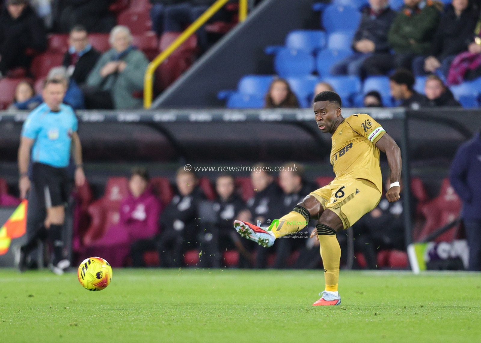 Marc Guehi of Crystal Palace passes the ball during the Premier League match Burnley vs Crystal Palace at Turf Moor, Burnley, United Kingdom, 3rd December 2025

(Photo by Richard Bierton/News Images)

*** GER AUT SUI OUT ***