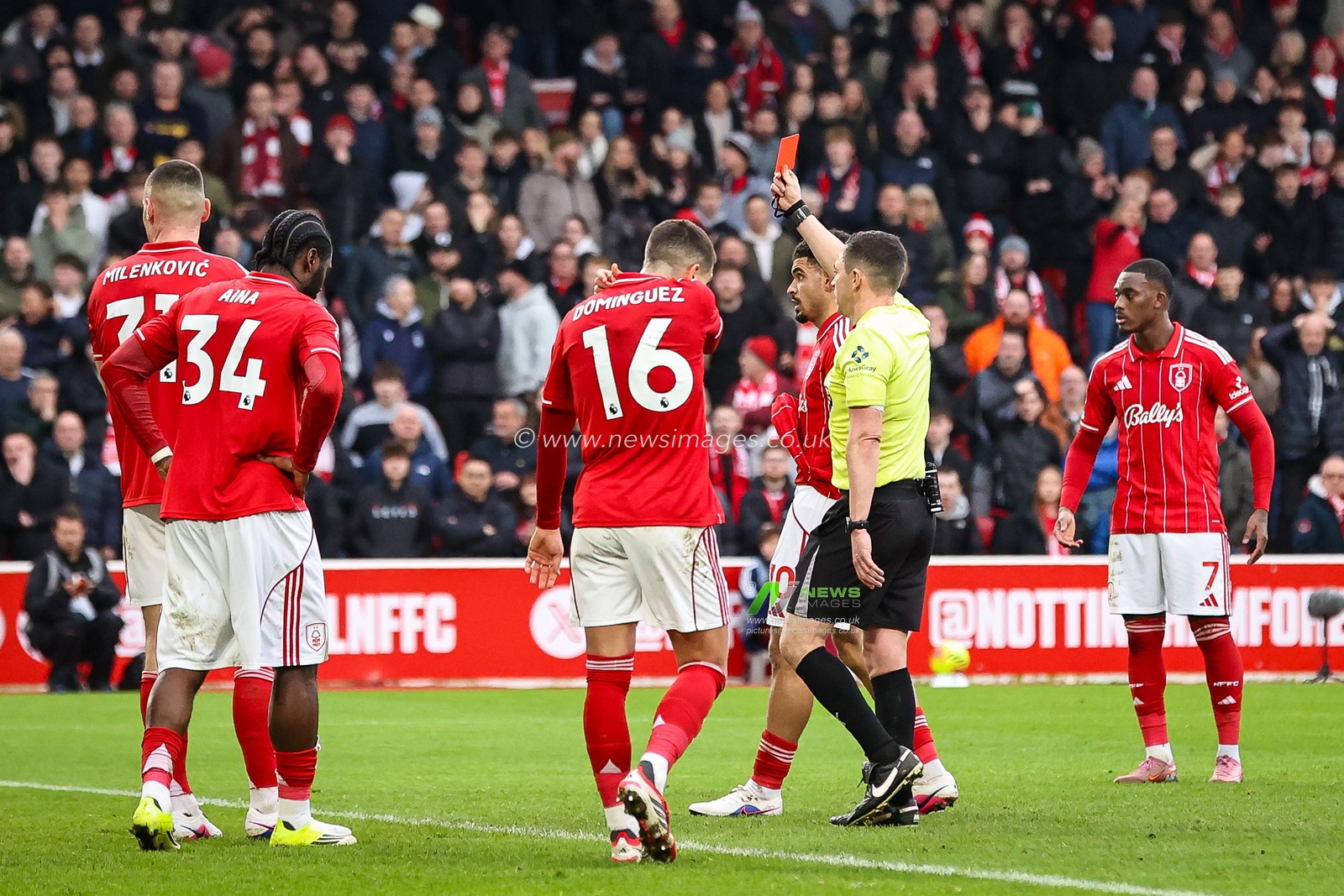 Referee Tony Harrington gives a red card to Neco Williams of Nottingham Forest during the Premier League match Nottingham Forest vs Crystal Palace at City Ground, Nottingham, United Kingdom, 1st February 2026

(Photo by Alfie Cosgrove/News Images)