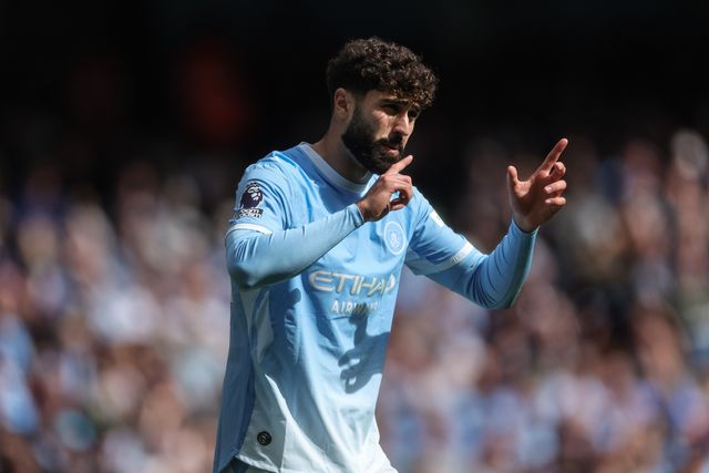 Josko Gvardiol of Manchester City gives his team instructions during the Premier League match Manchester City vs Coventry City at Etihad Stadium, Manchester, United Kingdom on 05 September 2026

(Photo by Mark Cosgrove/News Images)