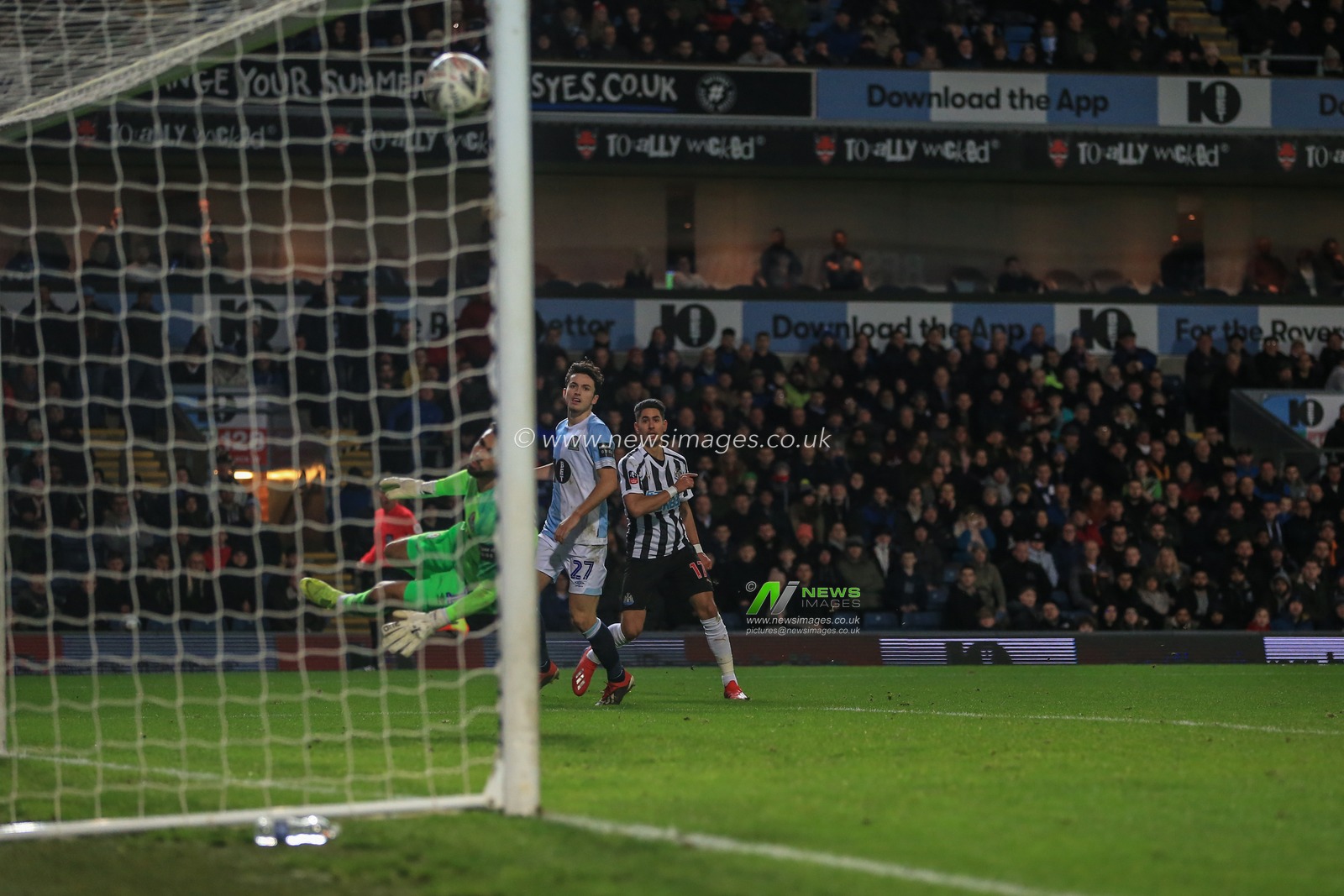 15th January 2019, Ewood Park, Blackburn, England; Emirates FA Cup, 3rd Round replay, Blackburn Rovers vs Newcastle United ;  Jacob Murphy (7) of Newcastle United scores to make it 2-4


Credit: Mark Cosgrove/News Images

English Football League images are subject to DataCo Licence