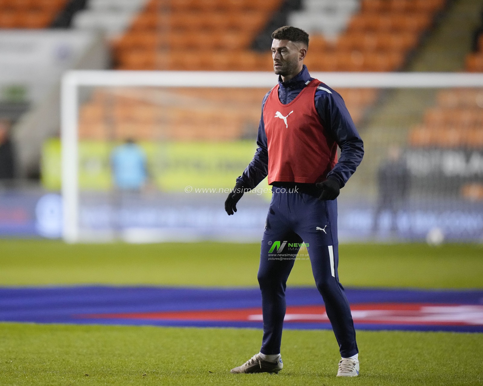 Gary Madine #14 of Blackpool warms up before before the Sky Bet Championship match Blackpool vs Sheffield United at Bloomfield Road, Blackpool, United Kingdom, 29th December 2022

(Photo by Steve Flynn/News Images)