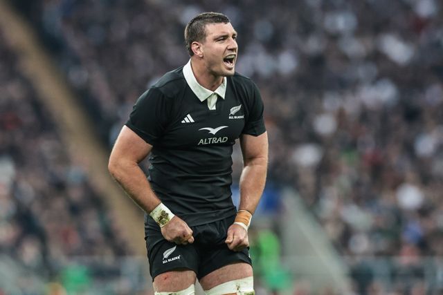 Simon Parker New Zealand gives team mates instructions during the Quilter Nations Series 2025 match England vs New Zealand at Allianz Stadium, Twickenham, United Kingdom, 15th November 2025

(Photo by Mark Cosgrove/News Images)

*** GER AUT SUI OUT ***
