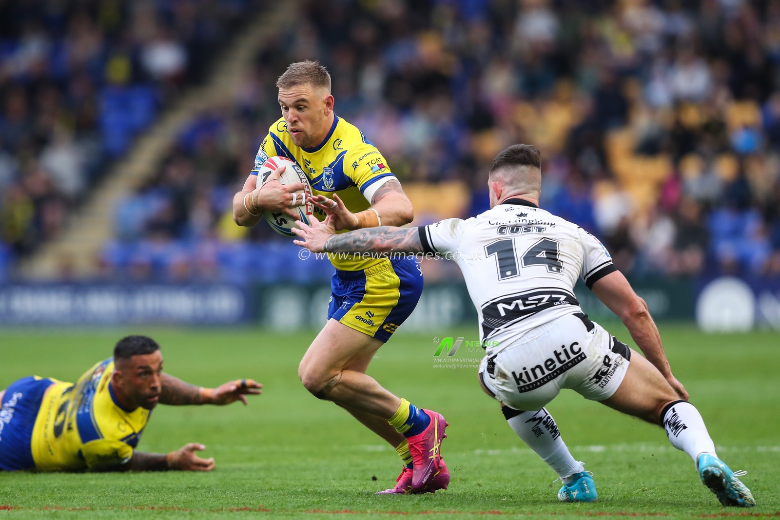 during the Betfred Super League Round 7 match Warrington Wolves vs Hull FC at Halliwell Jones Stadium, Warrington, United Kingdom, 12th April 2025

(Photo by Gareth Evans/News Images)