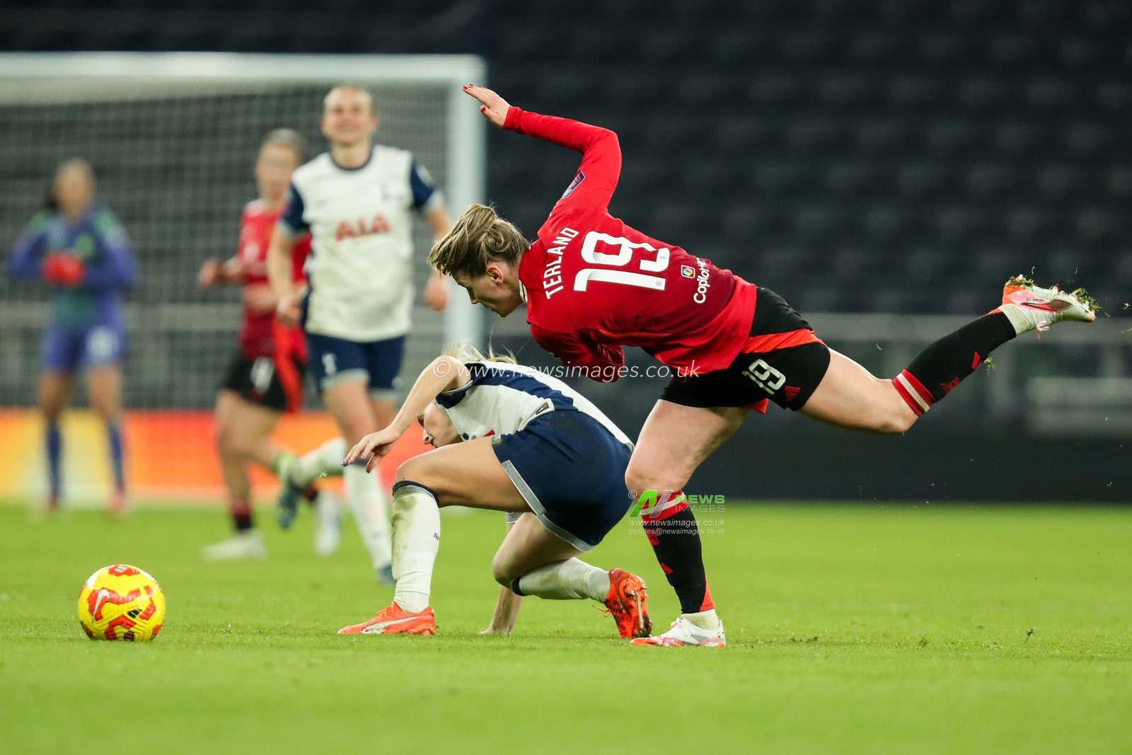 Molly Bartrip of Tottenham Hotspur Women battles for the ball with Elisabeth Terland of Manchester United Women during the Barclays Women's Super League match Tottenham Hotspurâ€™s Women vs Manchester United Women at Tottenham Hotspur Stadium, 2nd February 2025

(Photo by Izzy Poles/News Images)