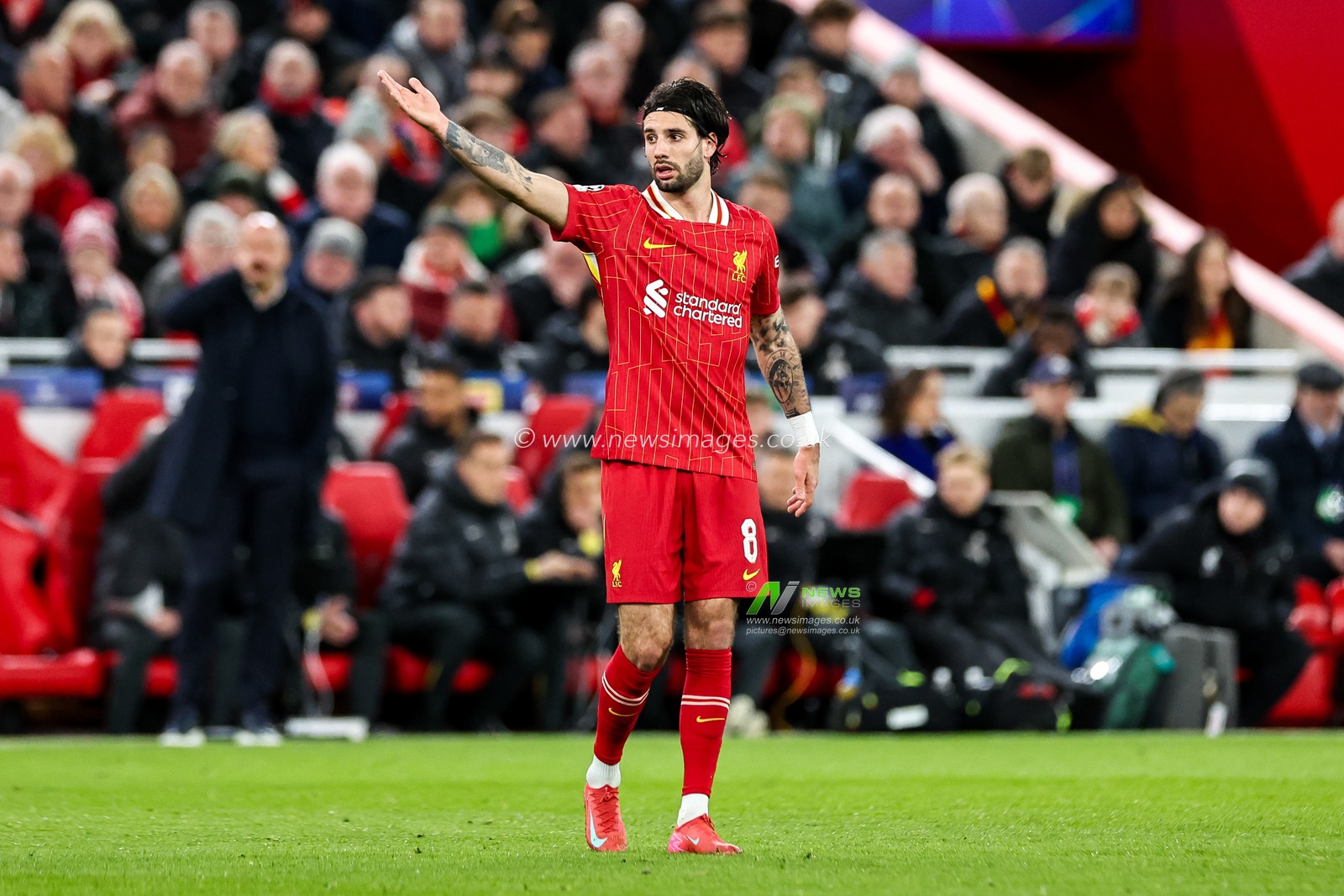 Dominik Szoboszlai of Liverpool gives the team instructions during the UEFA Champions League Last 16 match Liverpool vs Paris Saint-Germain at Anfield, Liverpool, United Kingdom, 11th March 2025

(Photo by Mark Cosgrove/News Images)