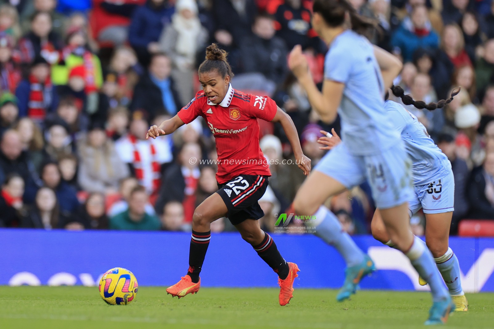 Nikita Parris #22 of Manchester United runs with the ball during The FA Women's Super League match Manchester United Women vs Aston Villa Women at Old Trafford, Manchester, United Kingdom, 3rd December 2022

(Photo by Conor Molloy/News Images)