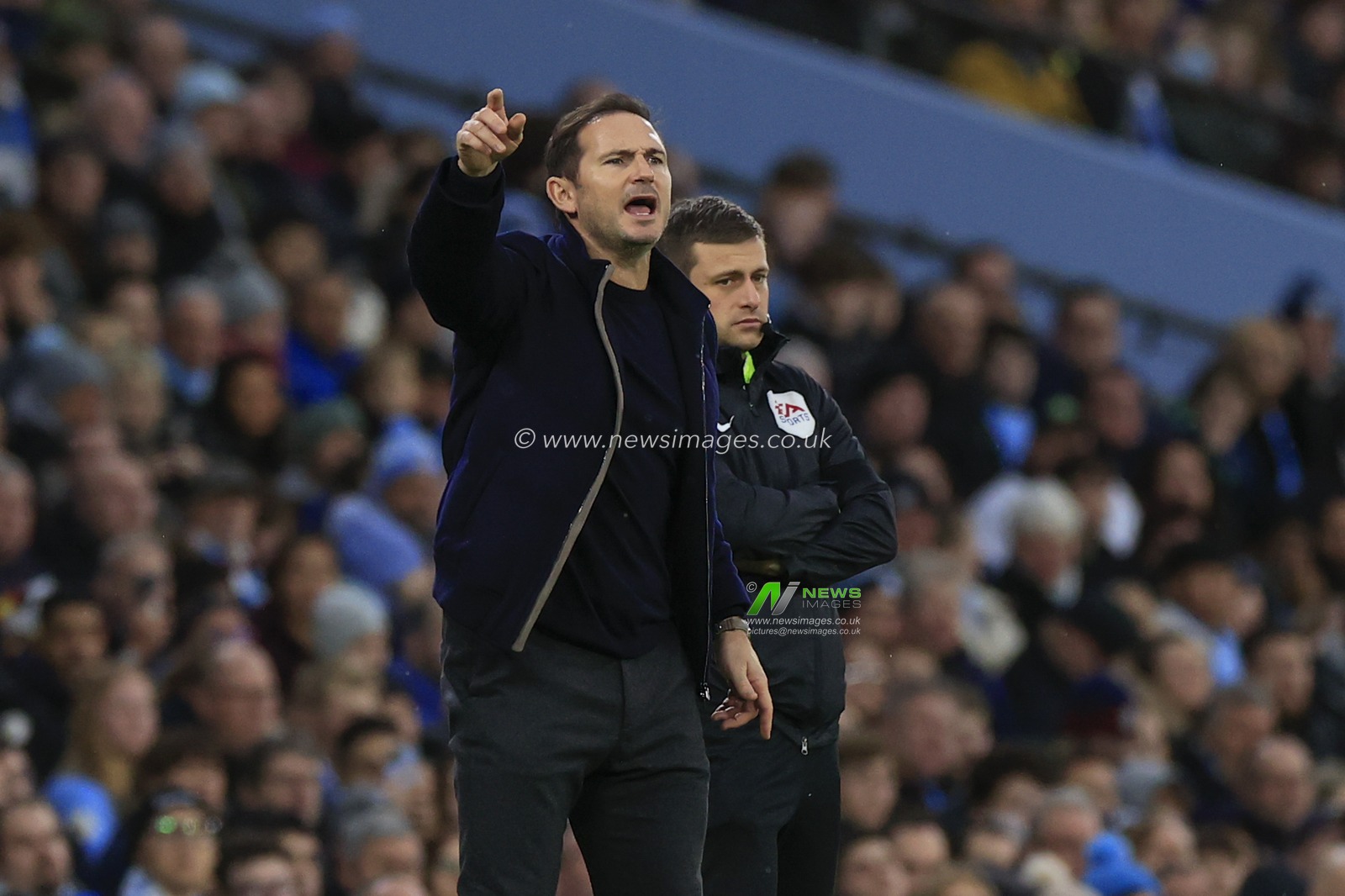 Frank Lampard the Everton manager on the sidelines during the Premier League match Manchester City vs Everton at Etihad Stadium, Manchester, United Kingdom, 31st December 2022

(Photo by Conor Molloy/News Images)