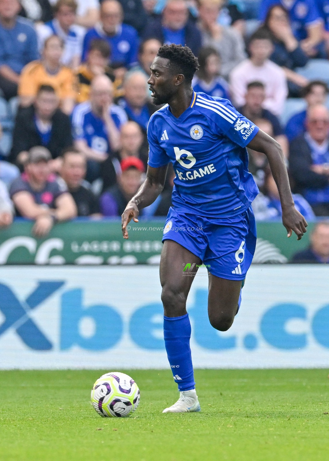 Wilfred NDIDI (Leicester City) attacking with the ball during the Premier League match Leicester City vs Everton at King Power Stadium, Leicester, United Kingdom, 21st September 2024

(Photo by Mark Dunn/News Images)