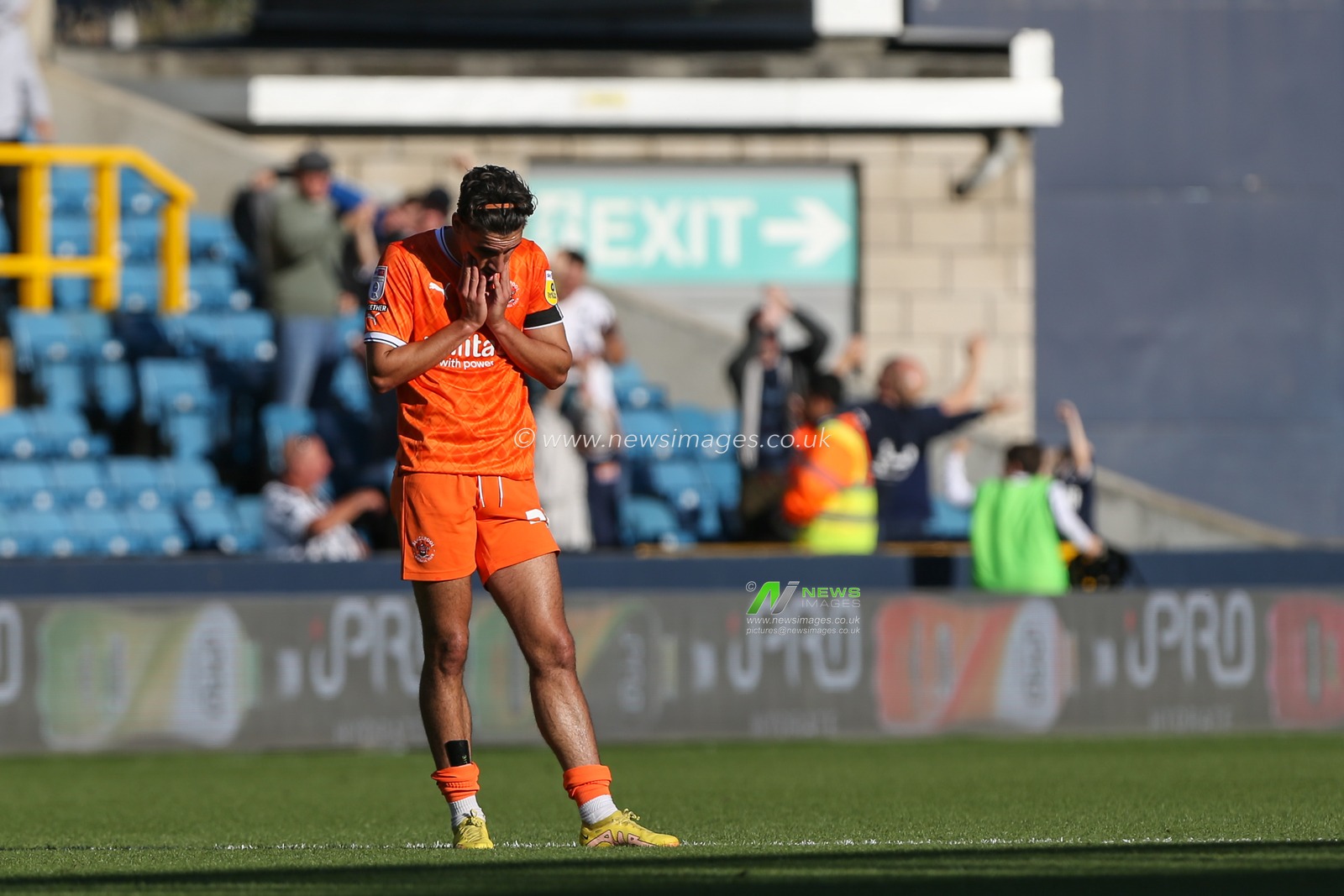 Theo Corbeanu #25 of Blackpool looks dejected at the final whistle during the Sky Bet Championship match Millwall vs Blackpool at The Den, London, United Kingdom, 17th September 2022

(Photo by Arron Gent/News Images)