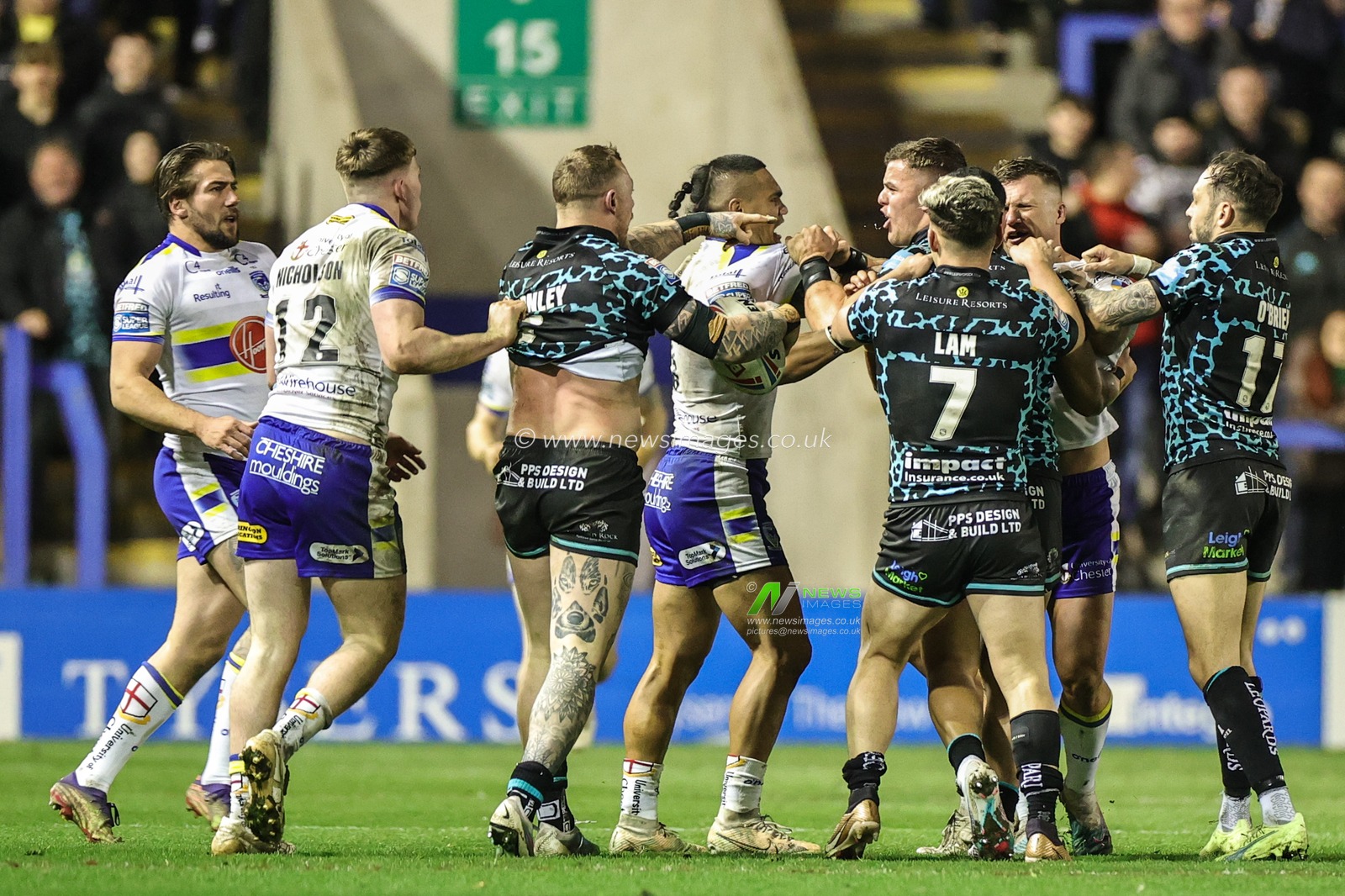 Temper flair between both sets of player during the Betfred Super League Round 5 match Warrington Wolves vs Leigh Leopards at Halliwell Jones Stadium, Warrington, United Kingdom, 17th March 2023

(Photo by Mark Cosgrove/News Images)