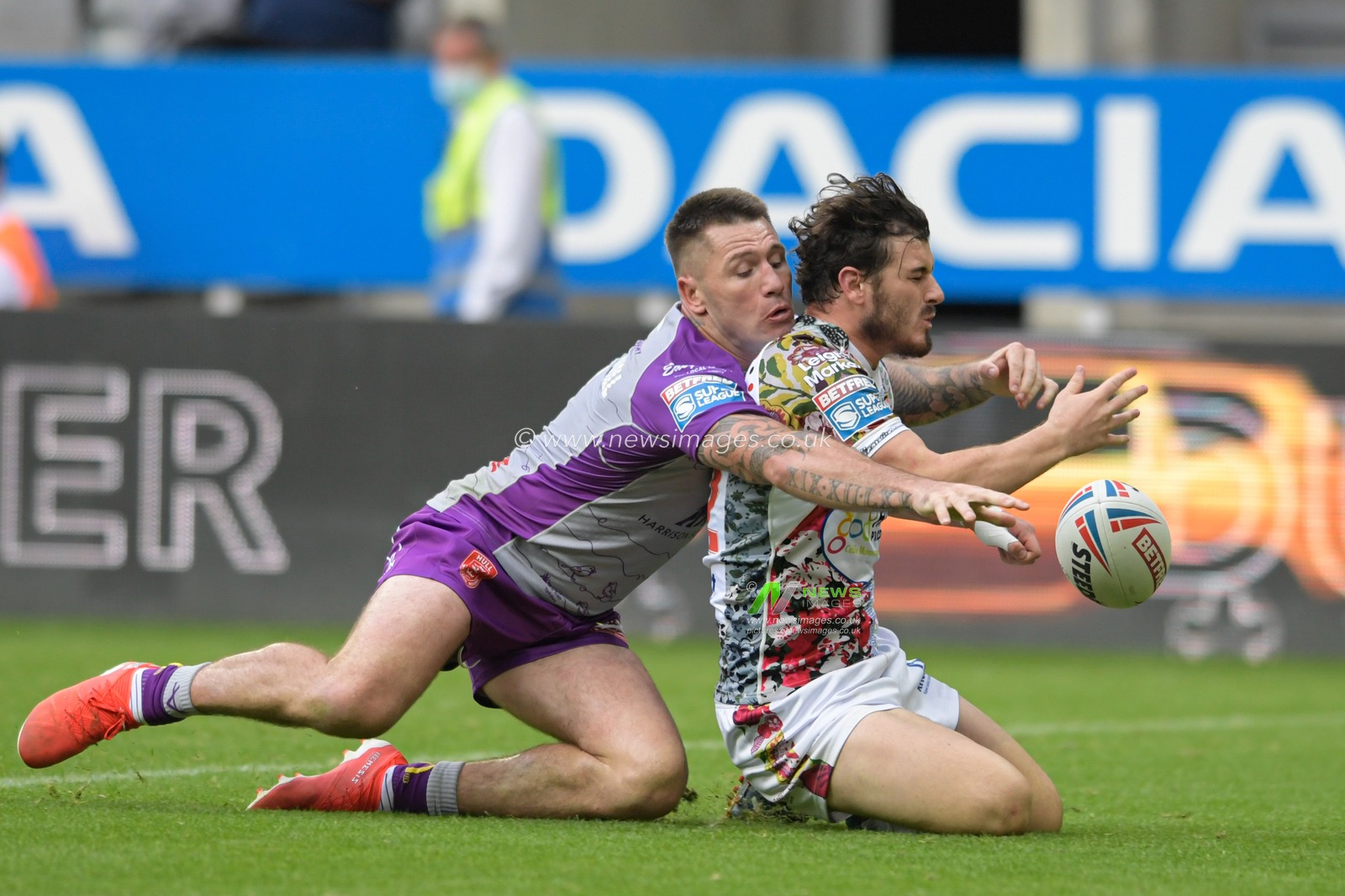 Shaun Kenny-Dowall (4) of Hull KR goes close to scoring a try