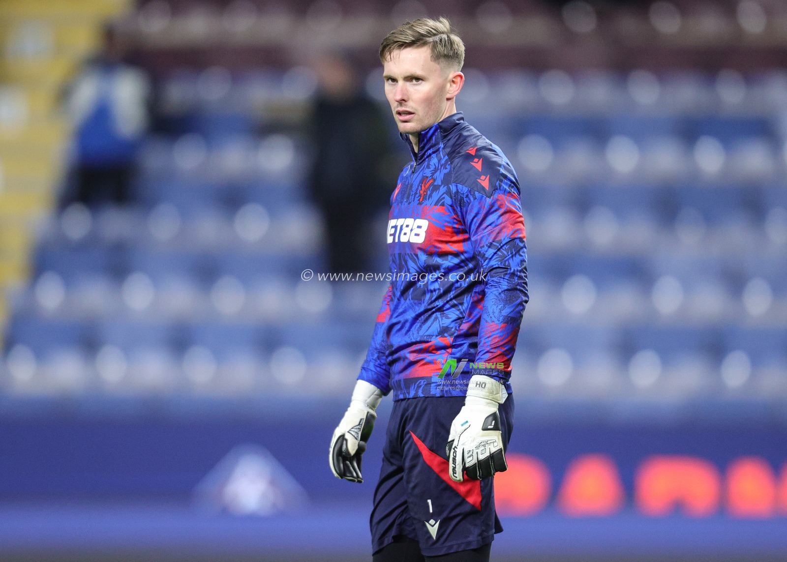 Crystal Palace goalkeeper Dean Henderson in the pregame warmup session during the Premier League match Burnley vs Crystal Palace at Turf Moor, Burnley, United Kingdom, 3rd December 2025

(Photo by Richard Bierton/News Images)

*** GER AUT SUI OUT ***