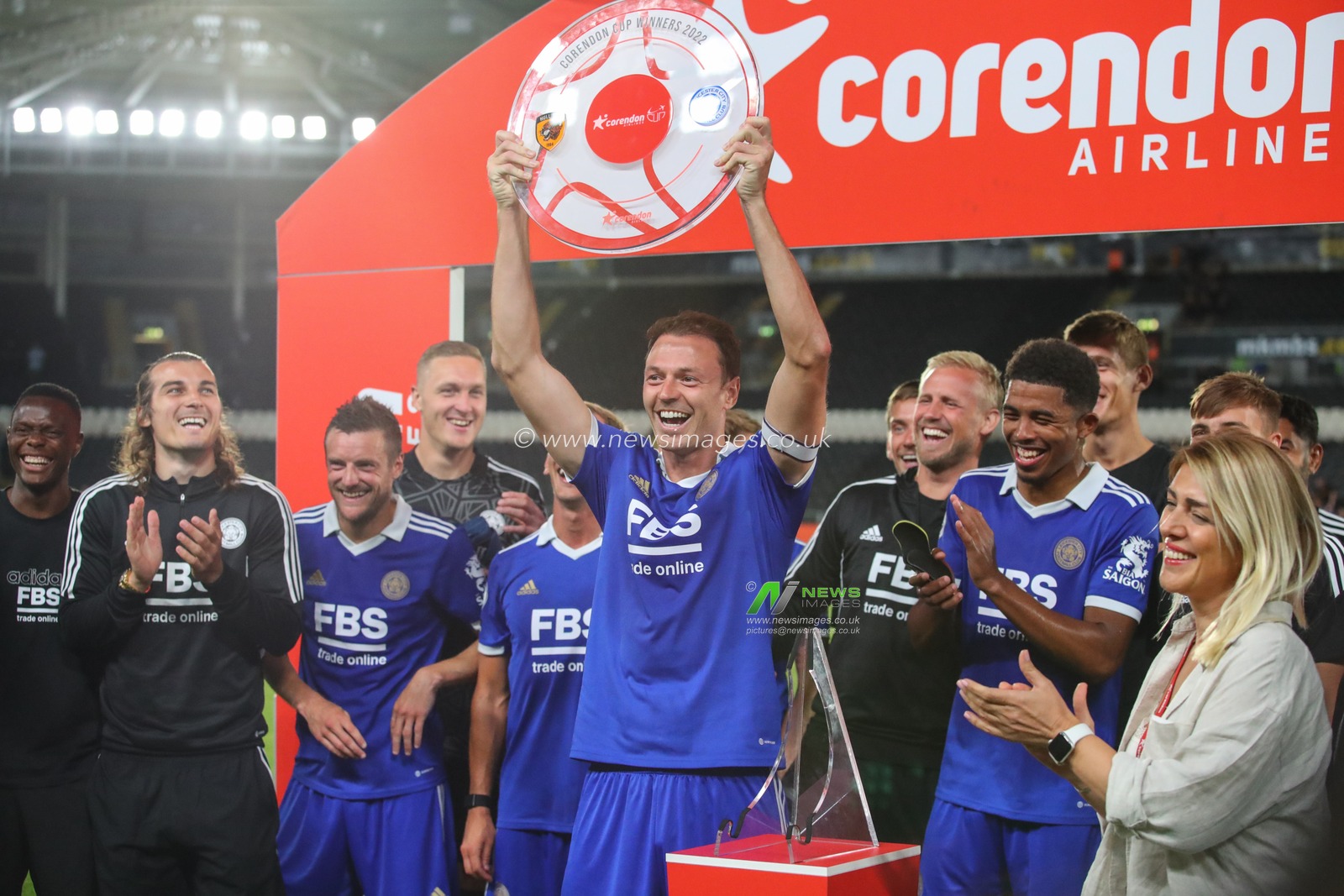 Jonny Evans #6 of Leicester City lifts the Corendon Cup Trophy