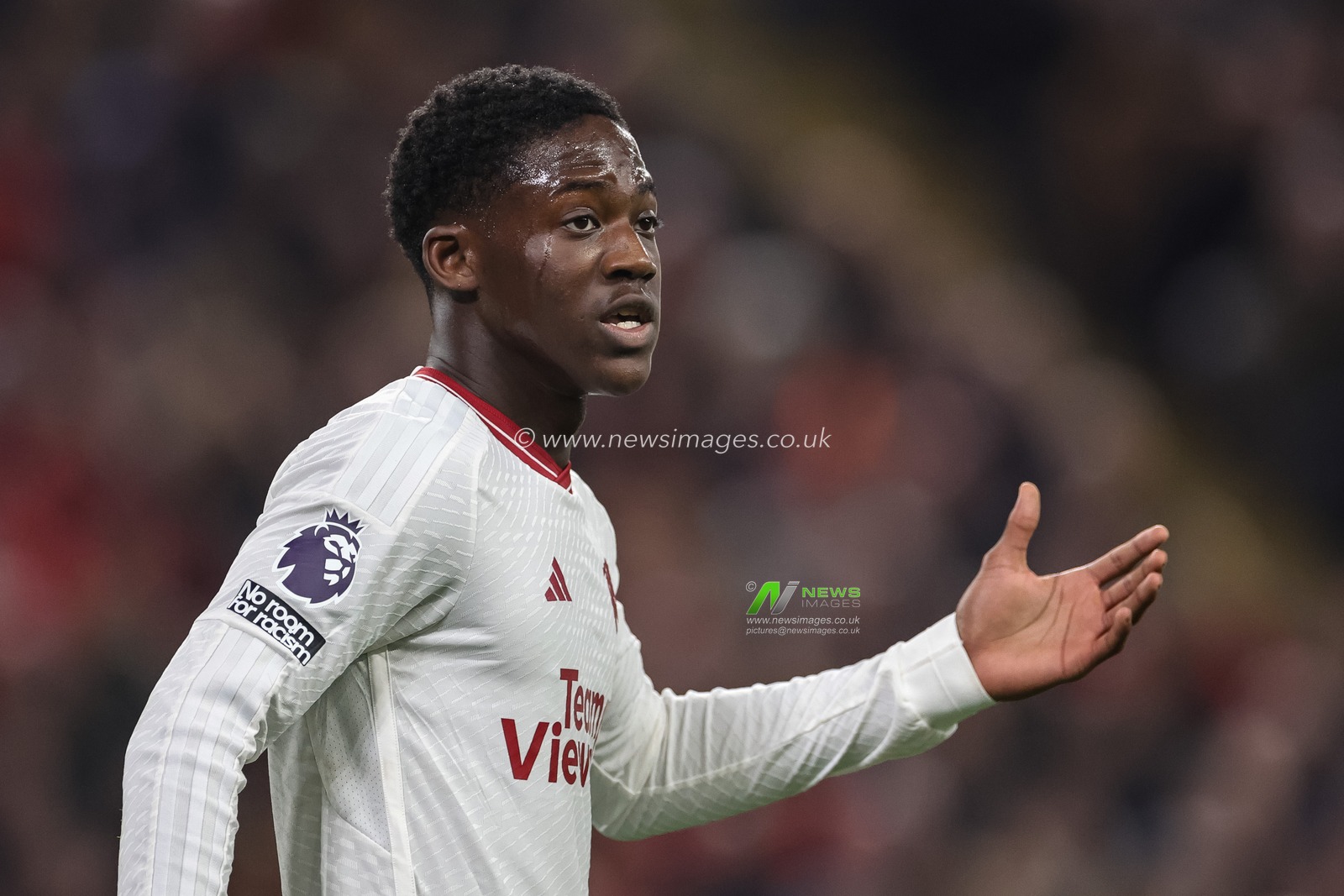 Kobbie Mainoo of Manchester United gives his team instructions  during the Premier League match Liverpool vs Manchester United at Anfield, Liverpool, United Kingdom, 17th December 2023

(Photo by Mark Cosgrove/News Images)