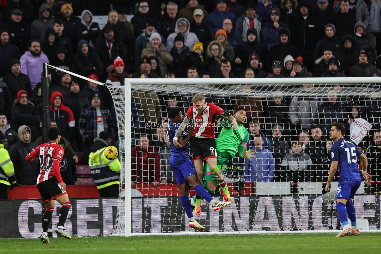 Oliver McBurnie of Sheffield United wins a penalty after being fouled by Alphonse Areola of West Ham United during the Premier League match Sheffield United vs West Ham United at Bramall Lane, Sheffield, United Kingdom, 21st January 2024

(Photo by Mark Cosgrove/News Images)