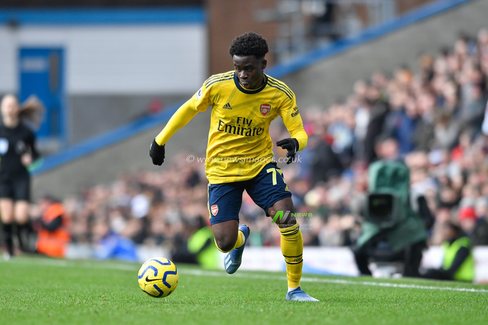 2nd February 2020, Turf Moor, Burnley, England; Premier League, Burnley v Arsenal : Bukayo Saka (77) of Arsenal runs down the wing