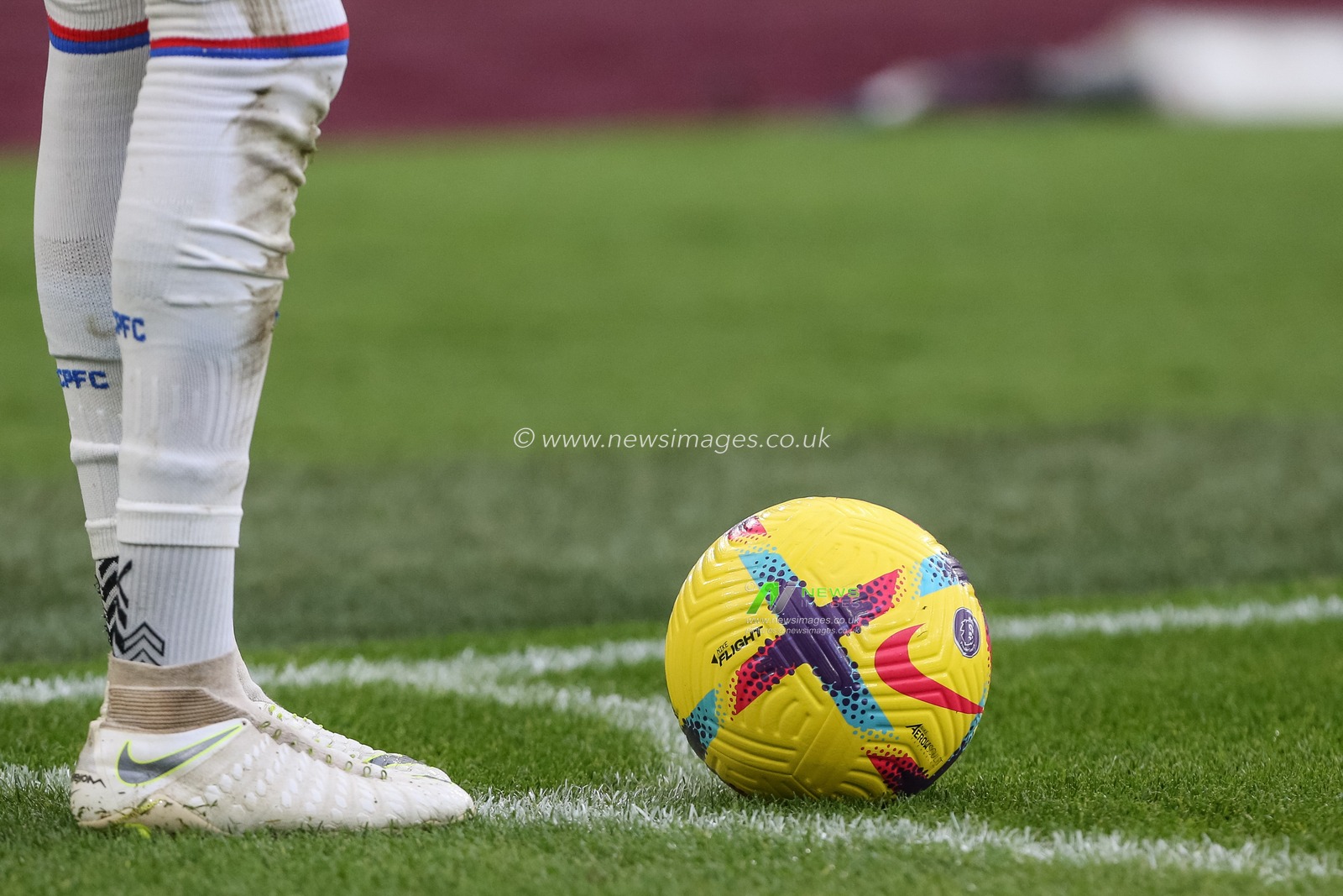 The boots of Michael Olise #7 of Crystal Palace as he gets ready to take a corner during the Premier League match West Ham United vs Crystal Palace at London Stadium, London, United Kingdom, 6th November 2022

(Photo by Arron Gent/News Images)