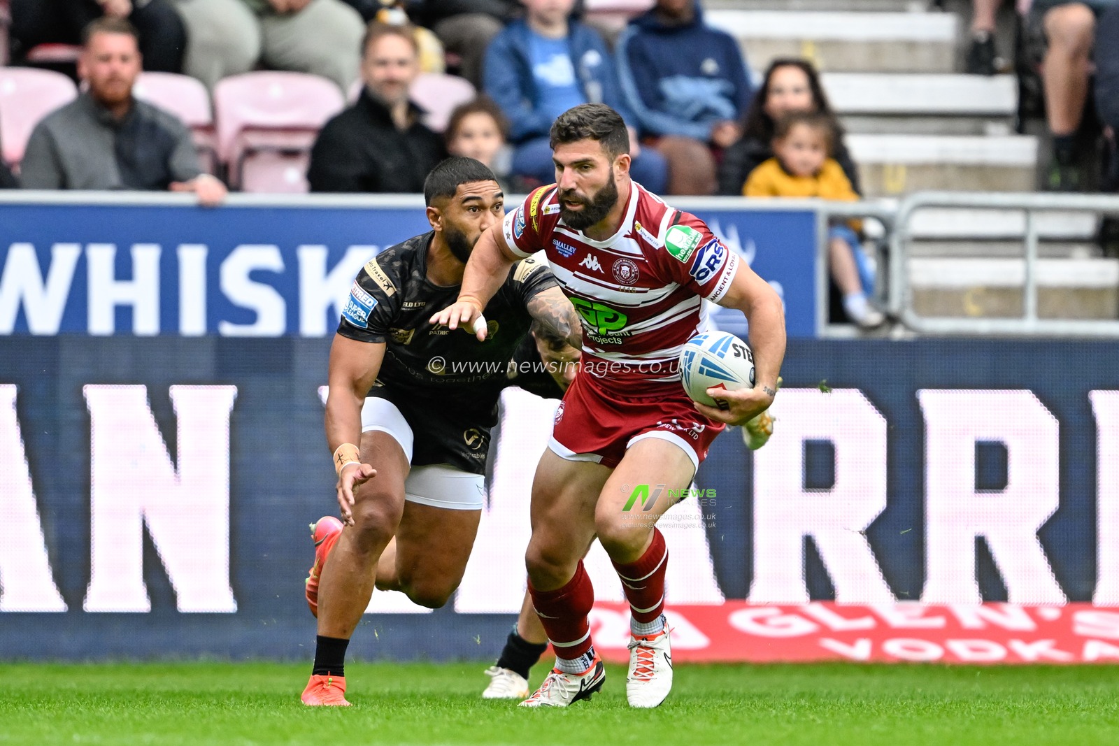 Abbas Miski of Wigan Warriors breaks forwards during the Betfred Super League Round 16 match Wigan Warriors vs Leigh Leopards at DW Stadium, Wigan, United Kingdom, 5th July 2024

(Photo by Cody Froggatt/News Images)