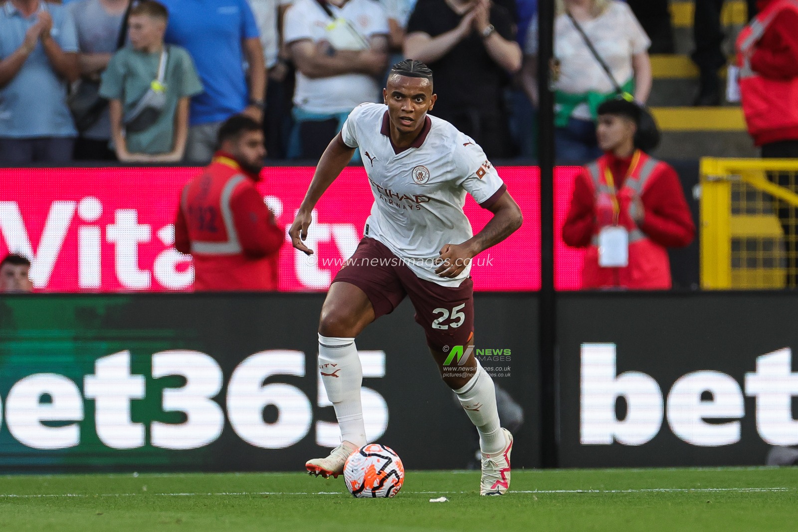 Manuel Akanji of Manchester City makes a break with the ball during the Premier League match Burnley vs Manchester City at Turf Moor, Burnley, United Kingdom, 11th August 2023

(Photo by Mark Cosgrove/News Images)