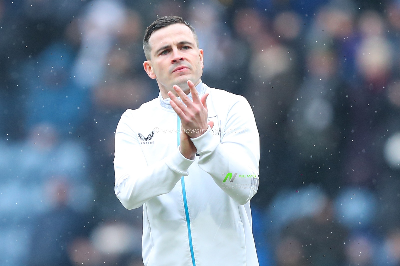 Josh Cullen of Burnley claps Burnley away fans during the Sky Bet Championship match Preston North End vs Burnley at Deepdale, Preston, United Kingdom, 15th February 2025

(Photo by Jorge Horsted/News Images)