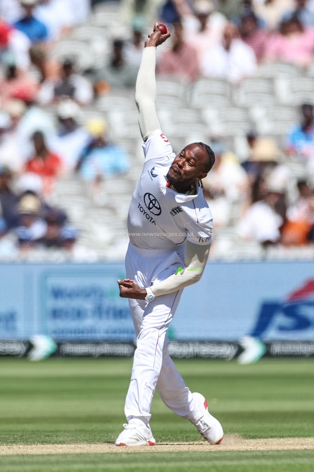 Jofra Archer of England delivers the ball during the 3rd Rothesay Test Match Day 3 England v India at Lords, London, United Kingdom, 12th July 2025

(Photo by Mark Cosgrove/News Images)