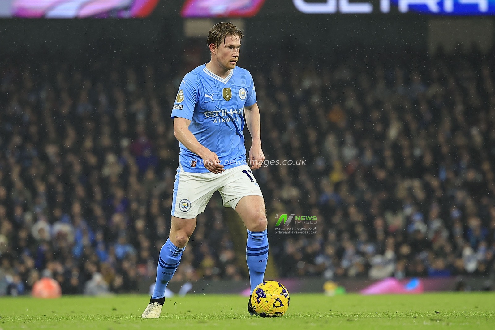 Kevin De Bruyne of Manchester City controls the ball during the Premier League match Manchester City vs Chelsea at Etihad Stadium, Manchester, United Kingdom, 17th February 2024

(Photo by Conor Molloy/News Images)