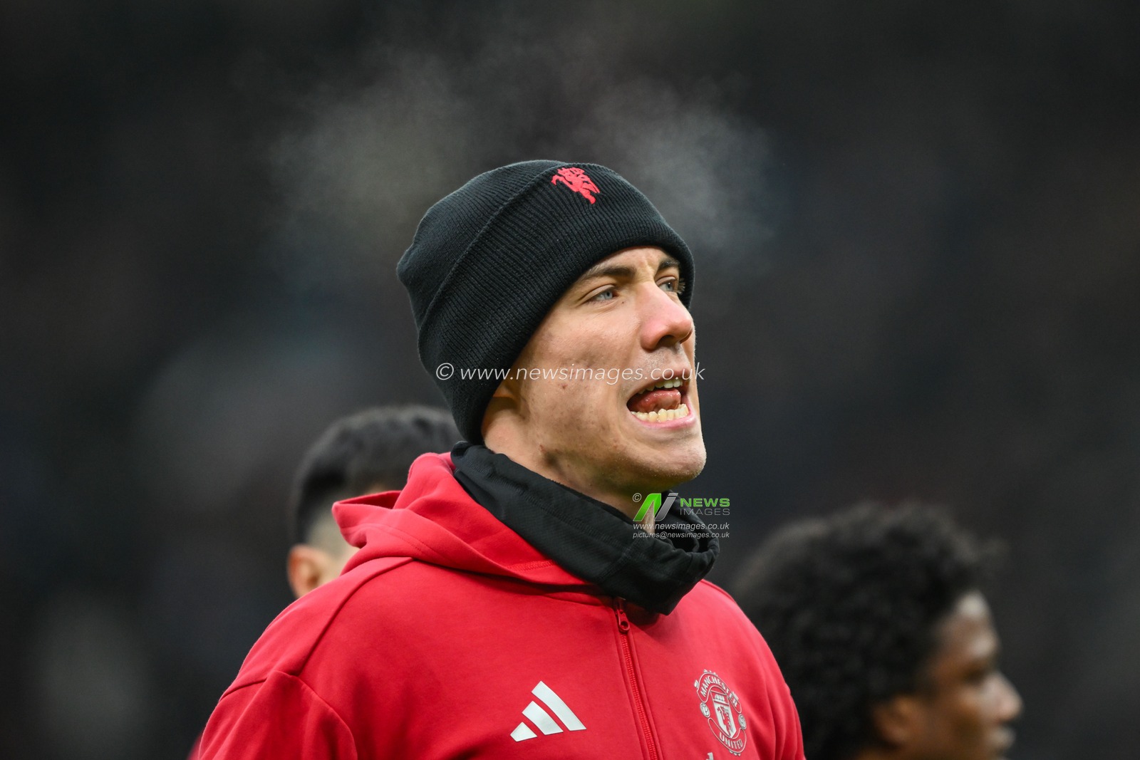 Rasmus HÃ¸jlund of Manchester United during the pre-game warmup ahead of the Premier League match Manchester United vs Brighton and Hove Albion at Old Trafford, Manchester, United Kingdom, 19th January 2025

(Photo by Craig Thomas/News Images)